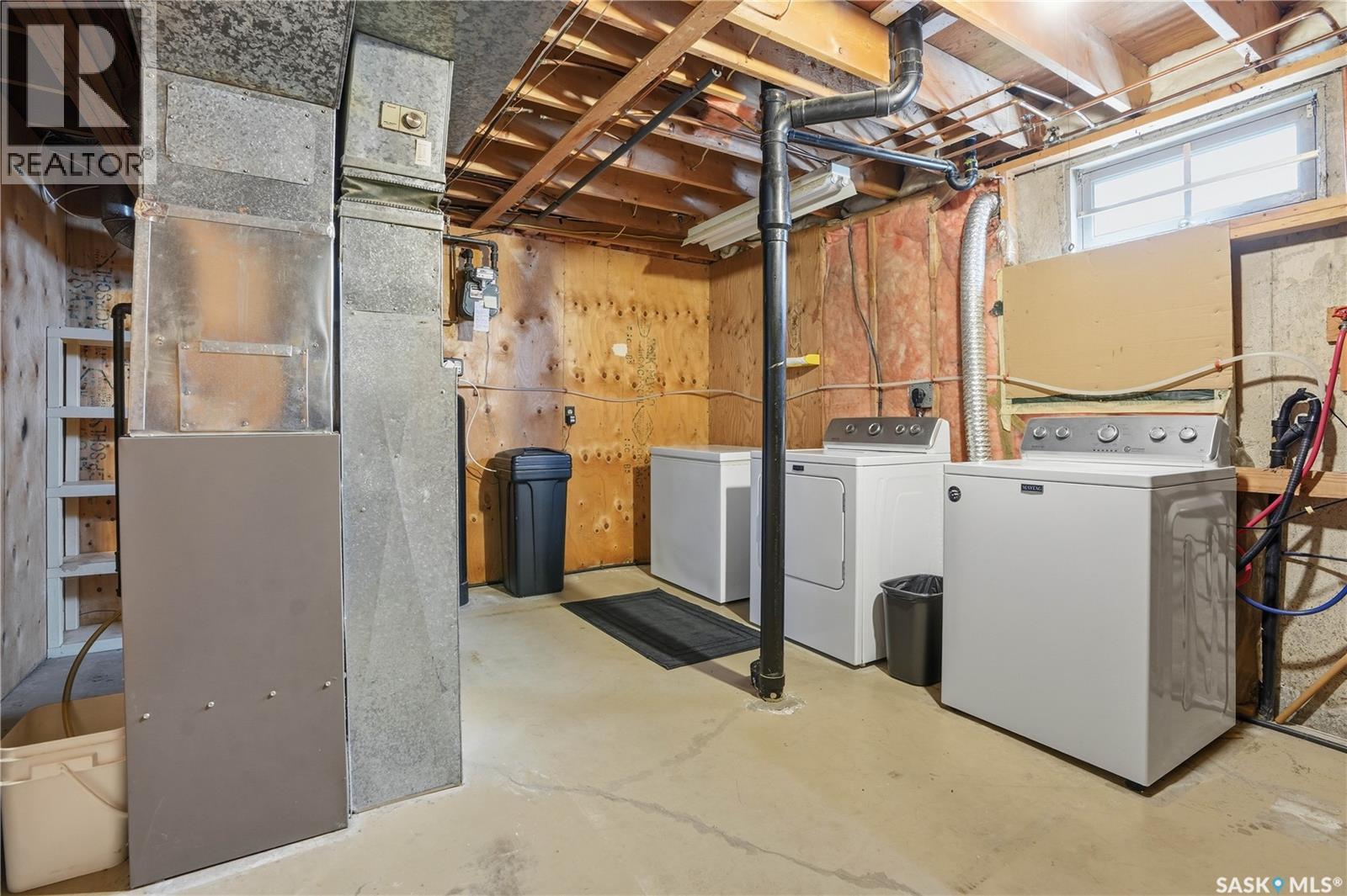 111 Forsyth Crescent, Regina, SK - Indoor Photo Showing Laundry Room