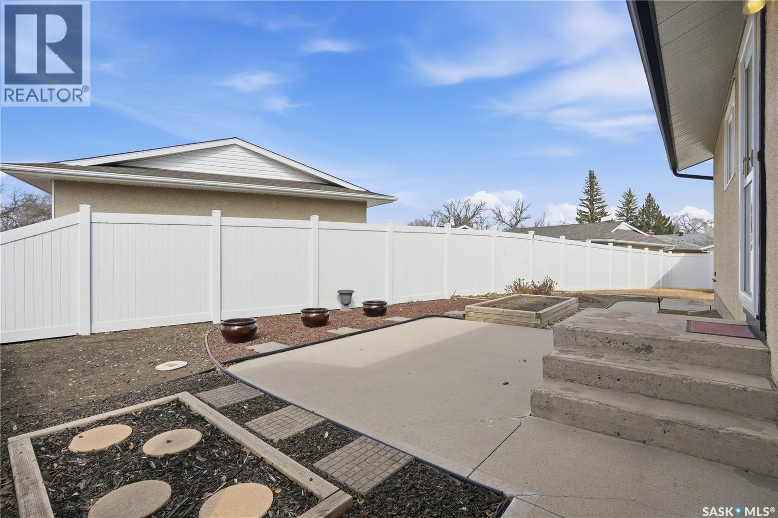 111 Forsyth Crescent, Regina, SK - Outdoor