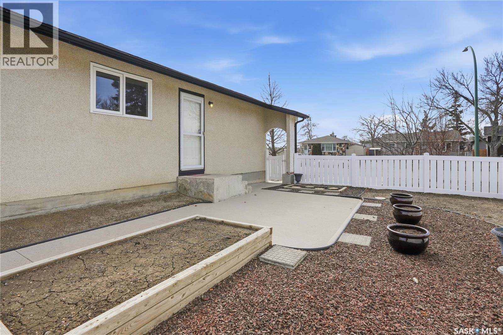 111 Forsyth Crescent, Regina, SK - Outdoor