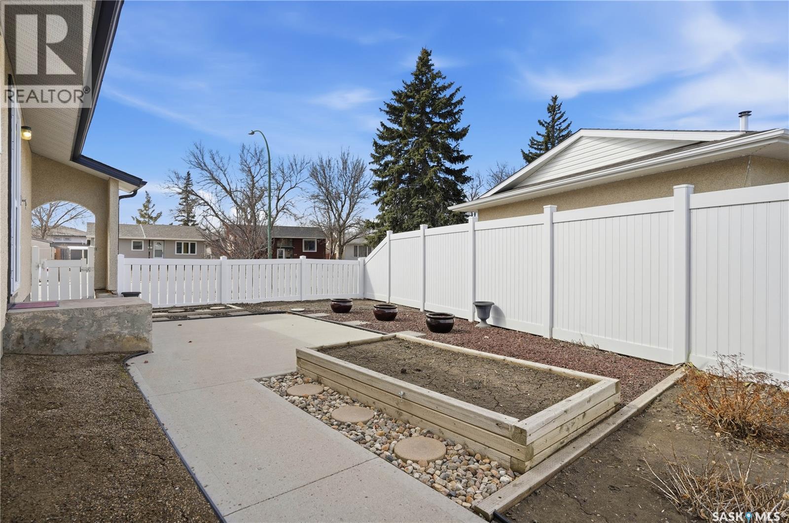 111 Forsyth Crescent, Regina, SK - Outdoor