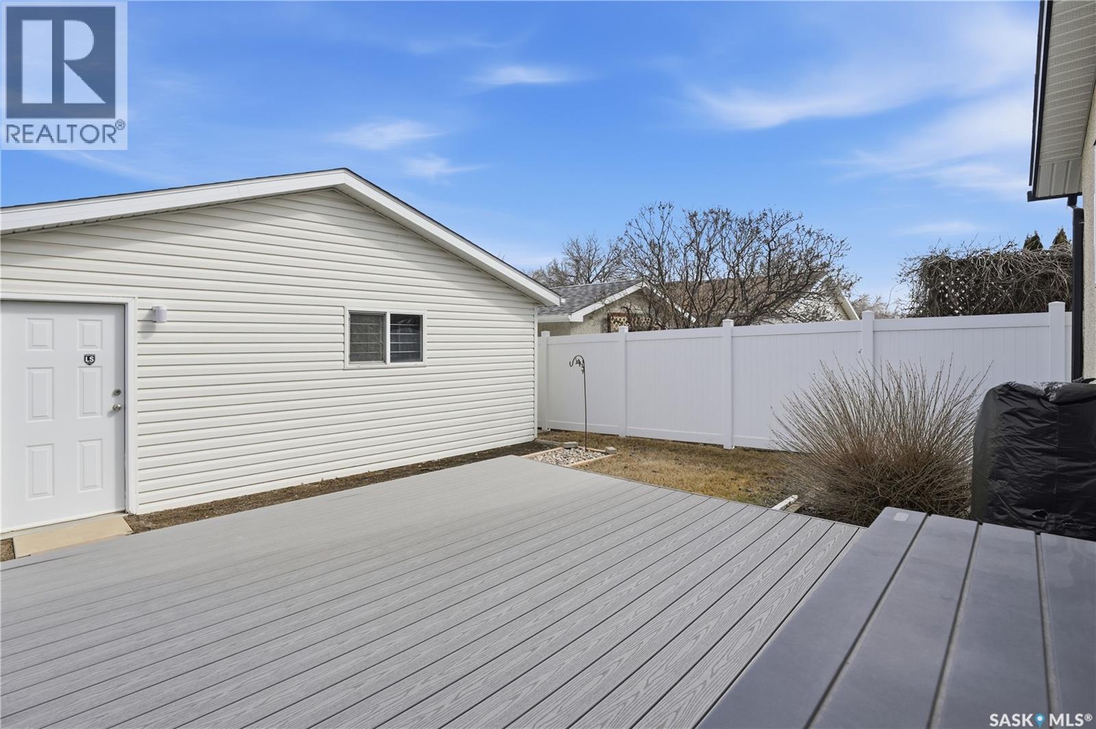 111 Forsyth Crescent, Regina, SK - Outdoor With Exterior