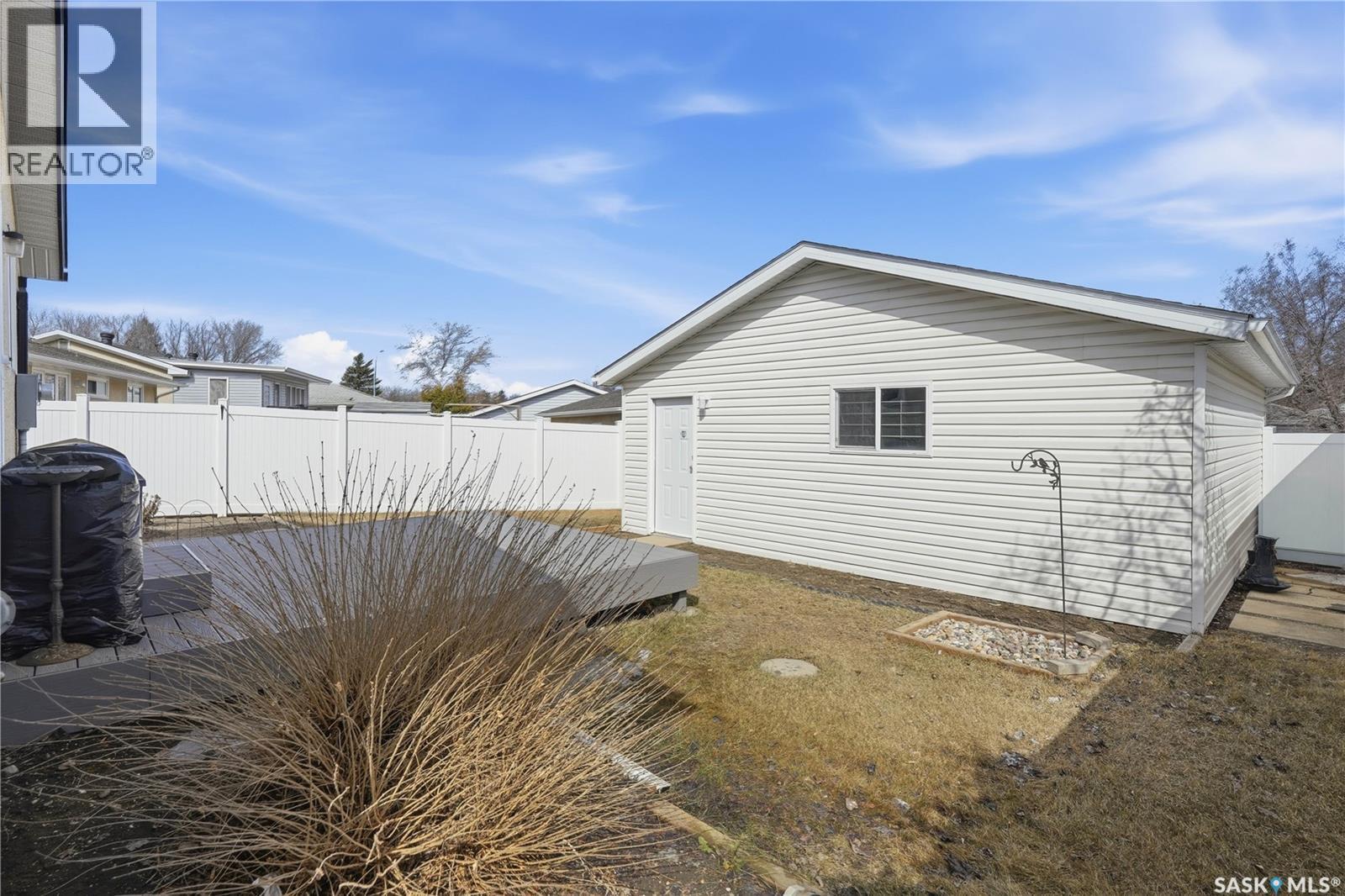 111 Forsyth Crescent, Regina, SK - Outdoor