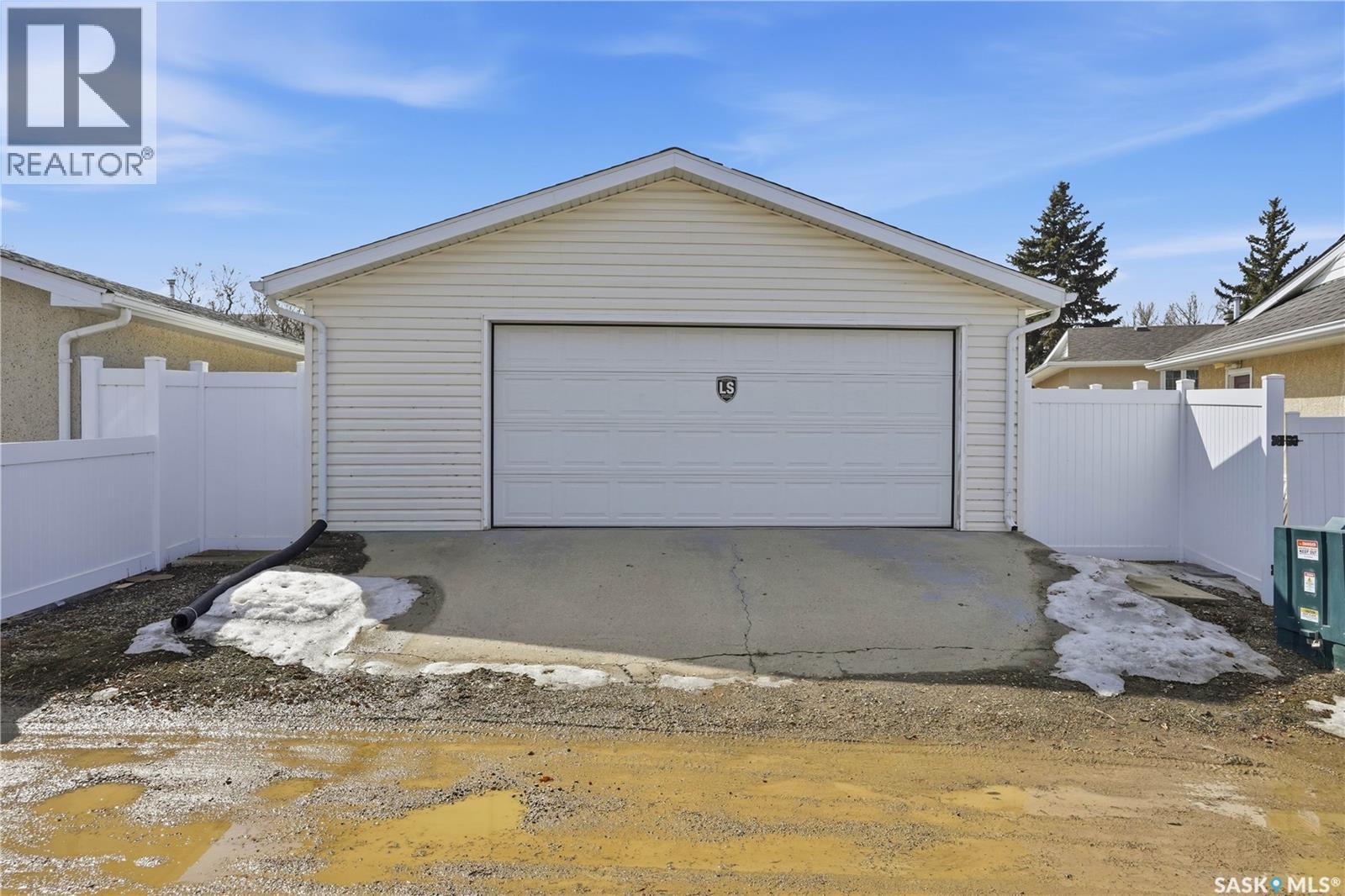 111 Forsyth Crescent, Regina, SK - Outdoor With Exterior