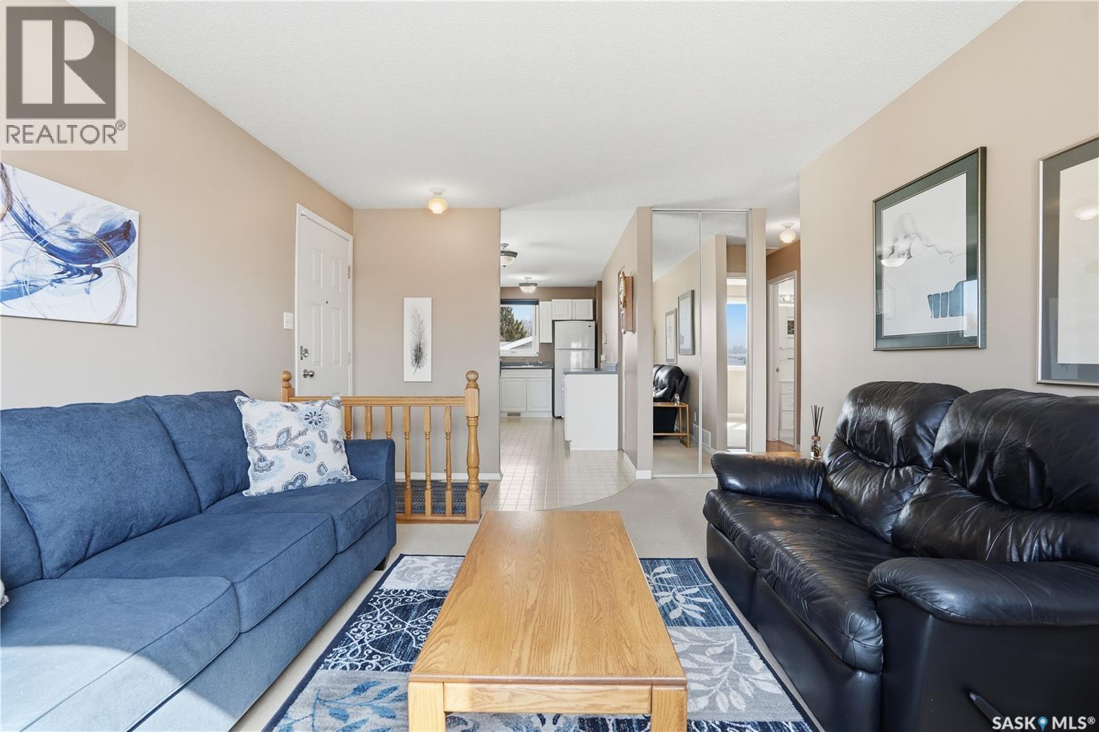 111 Forsyth Crescent, Regina, SK - Indoor Photo Showing Living Room