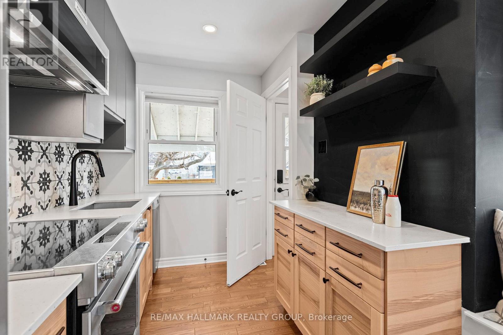 924 Fisher Avenue, Ottawa, ON - Indoor Photo Showing Kitchen
