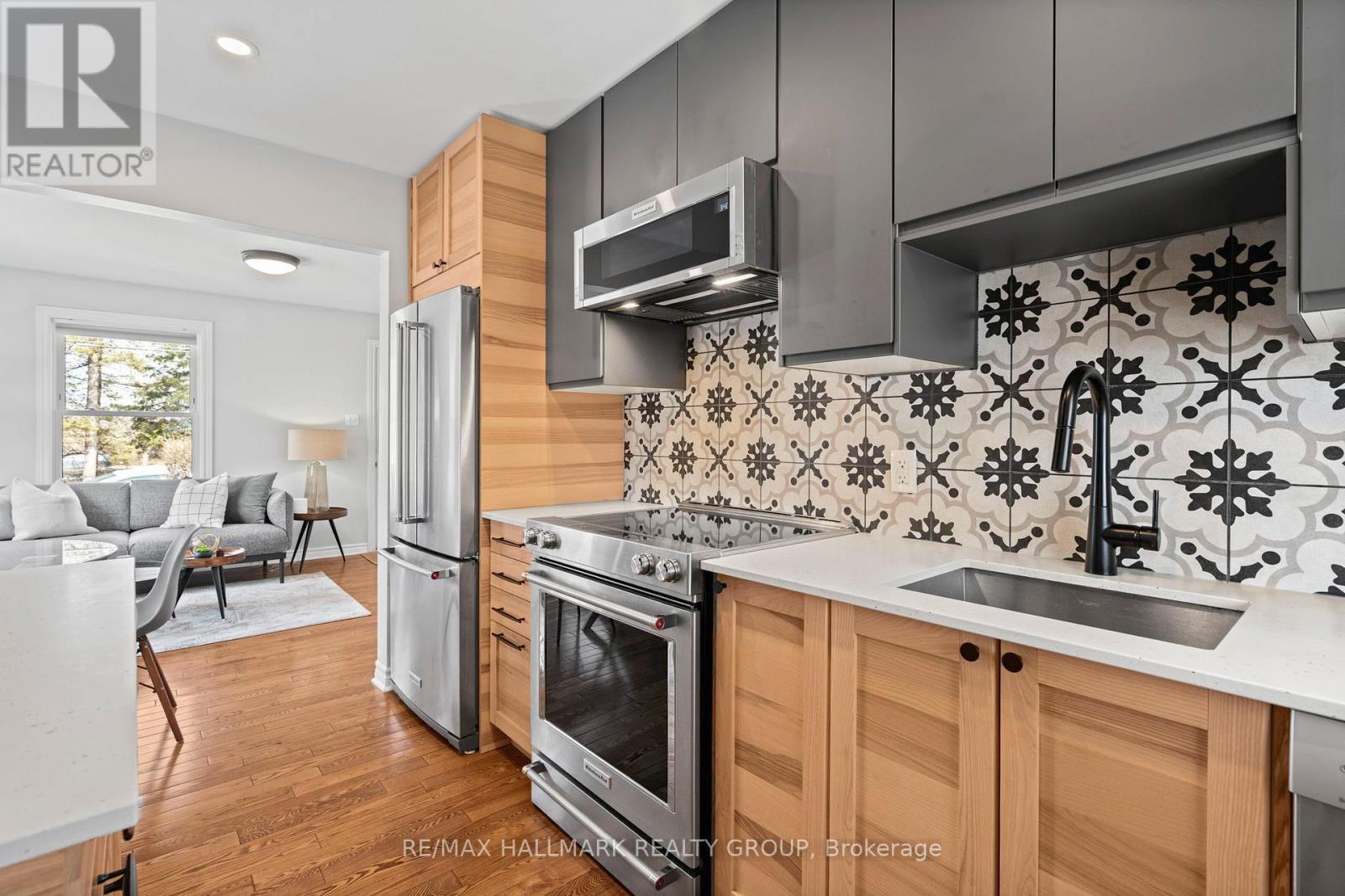 924 Fisher Avenue, Ottawa, ON - Indoor Photo Showing Kitchen