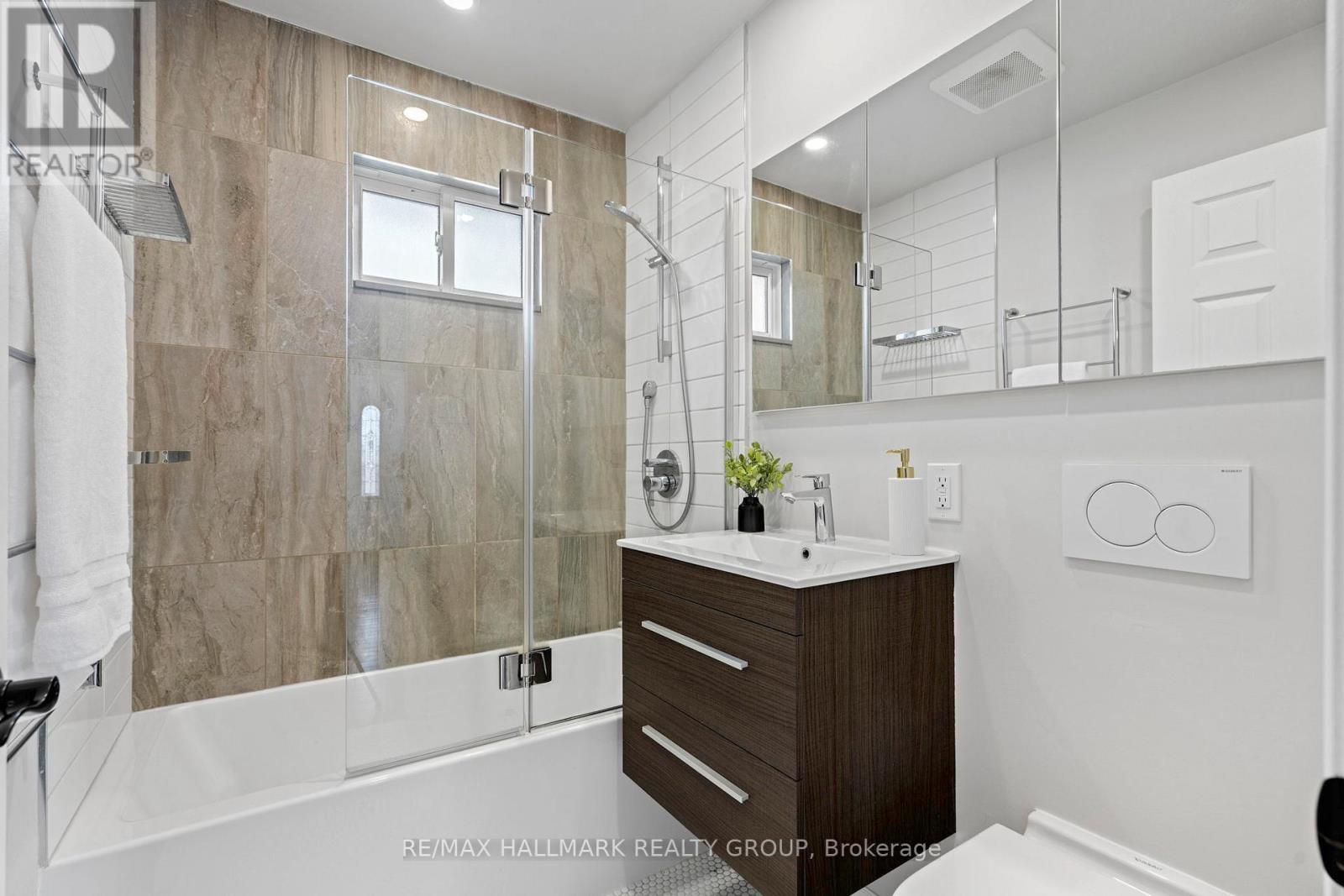 924 Fisher Avenue, Ottawa, ON - Indoor Photo Showing Bathroom