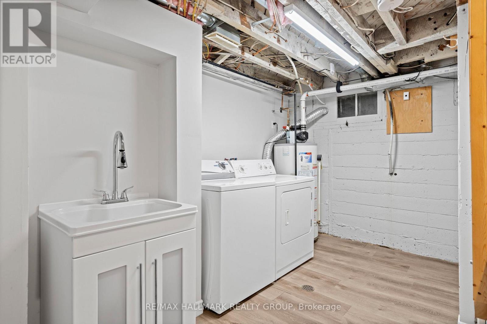 924 Fisher Avenue, Ottawa, ON - Indoor Photo Showing Laundry Room