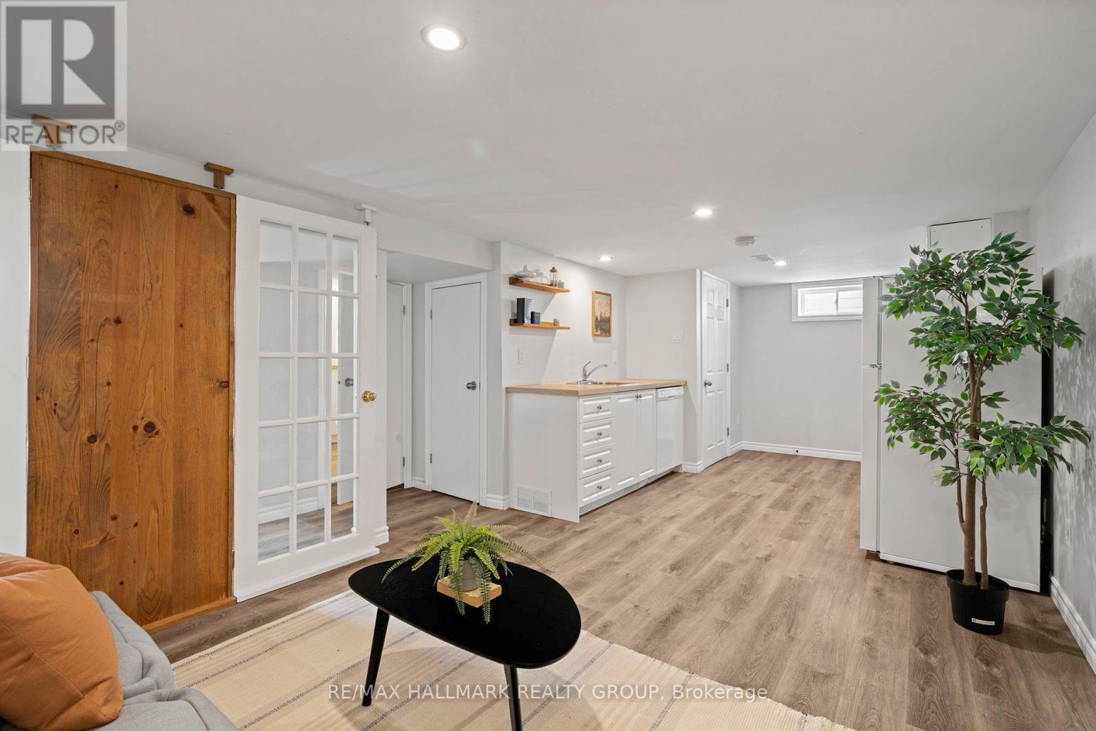 924 Fisher Avenue, Ottawa, ON - Indoor