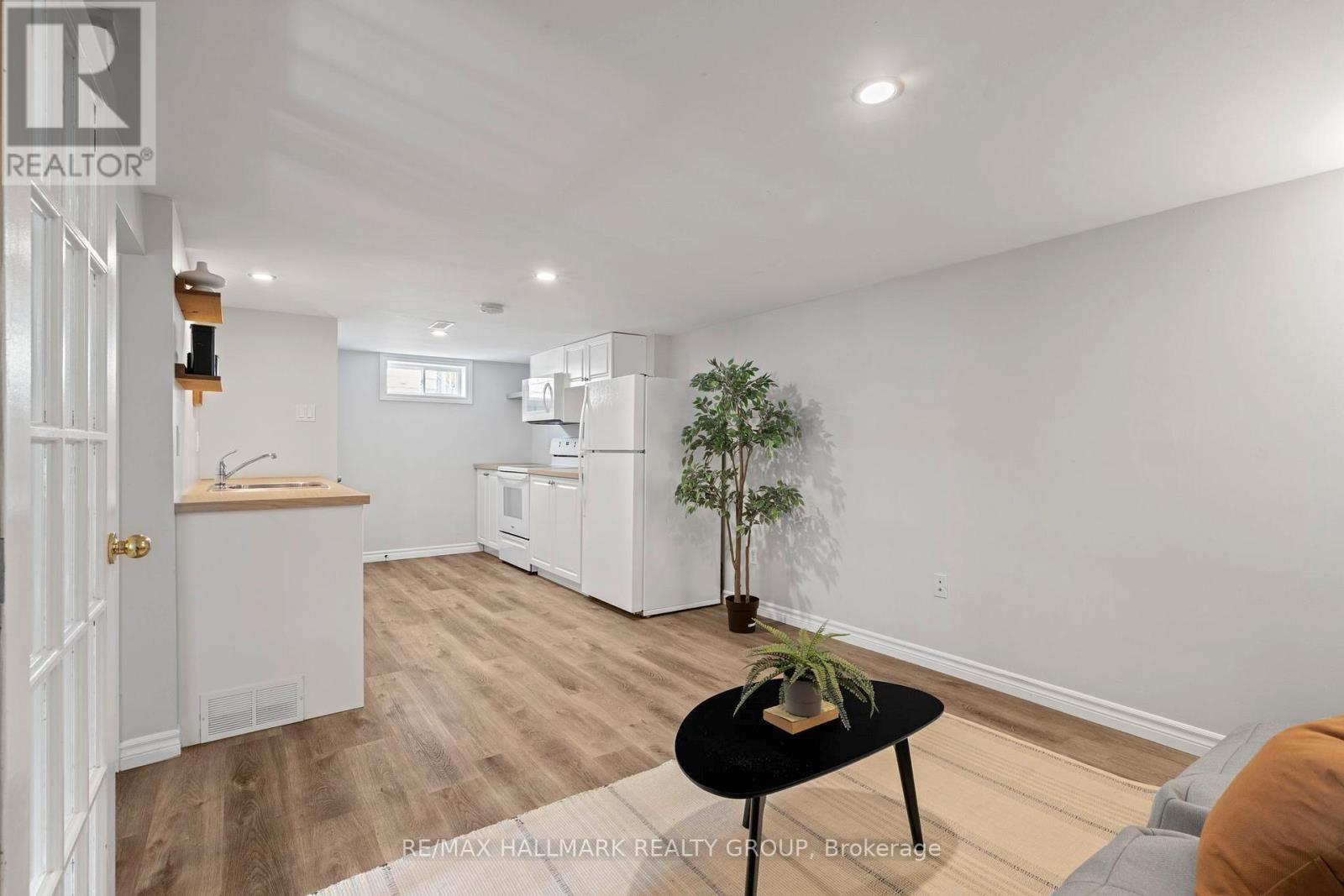 924 Fisher Avenue, Ottawa, ON - Indoor