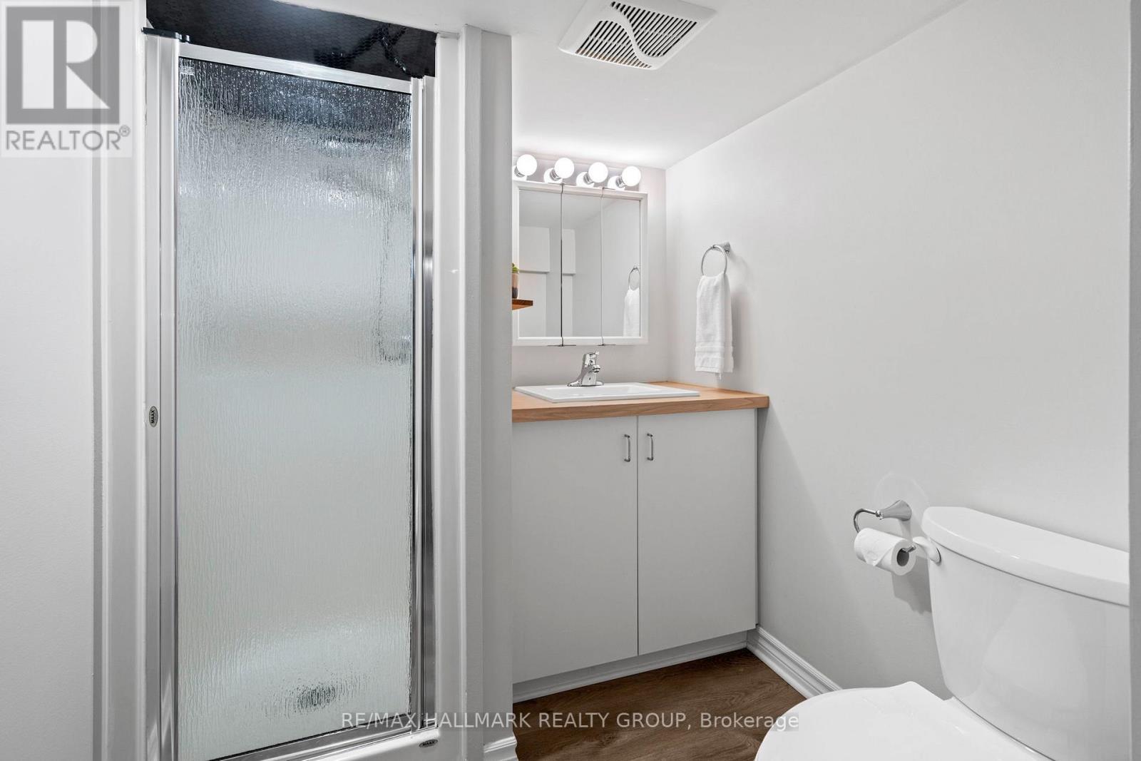 924 Fisher Avenue, Ottawa, ON - Indoor Photo Showing Bathroom