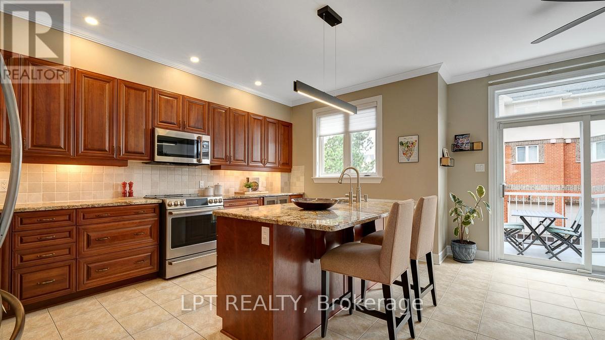 176 Lanark Avenue, Ottawa, ON - Indoor Photo Showing Other Room