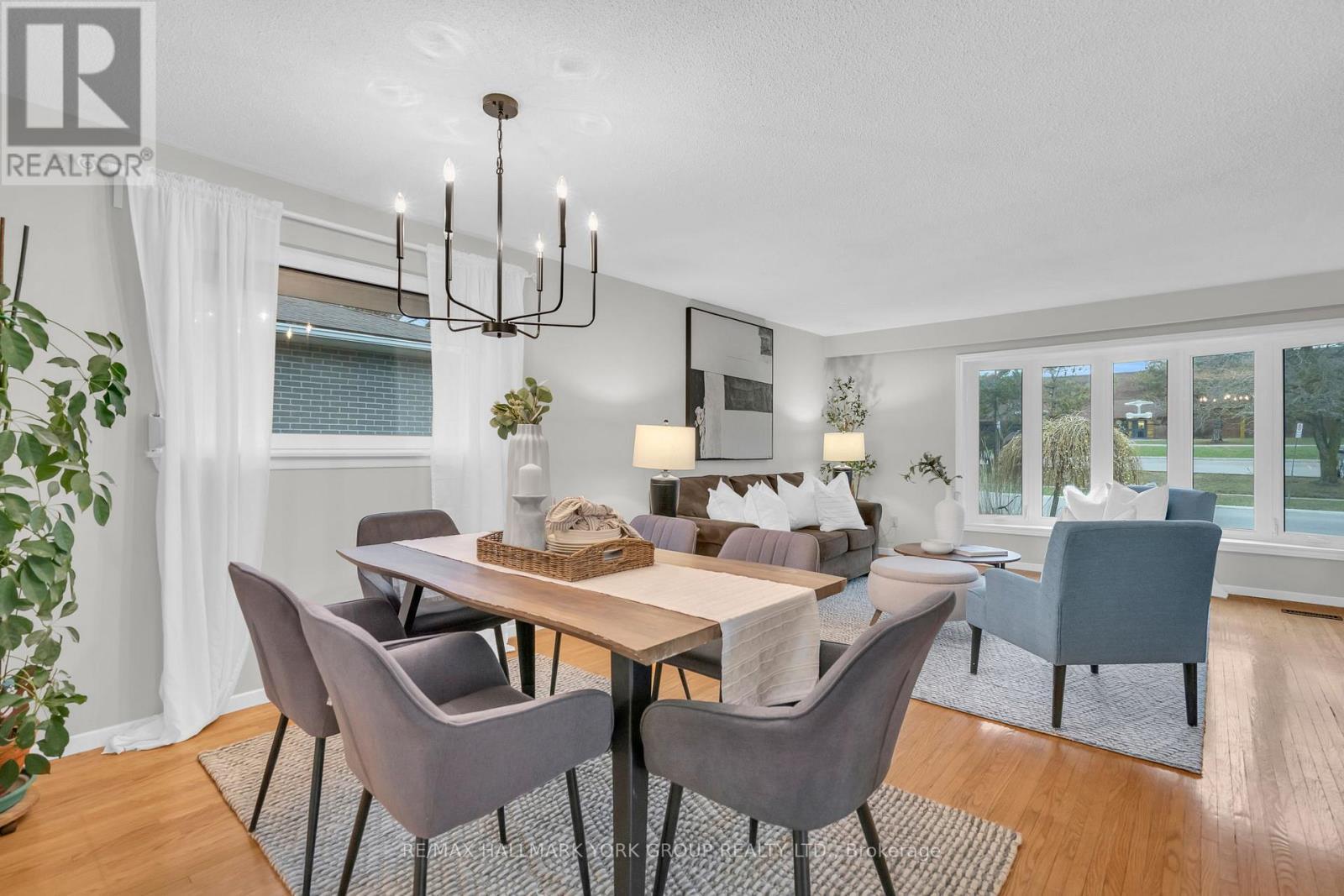 67 Devins Drive, Aurora, ON - Indoor Photo Showing Dining Room