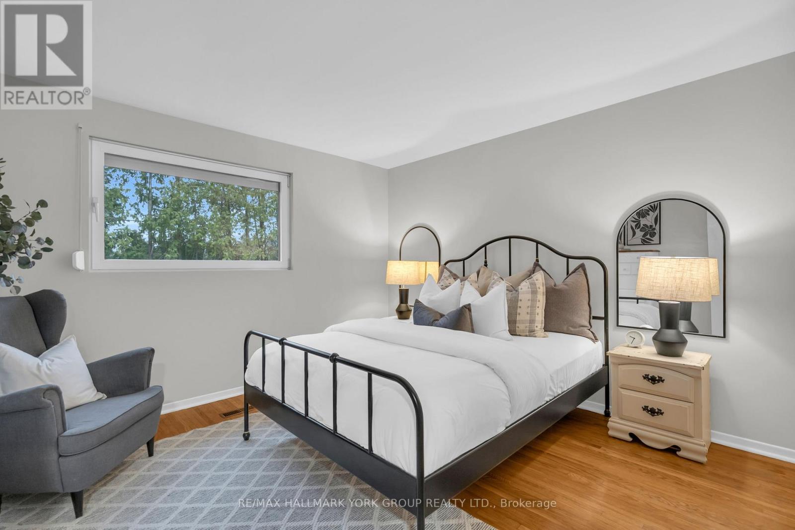 67 Devins Drive, Aurora, ON - Indoor Photo Showing Bedroom
