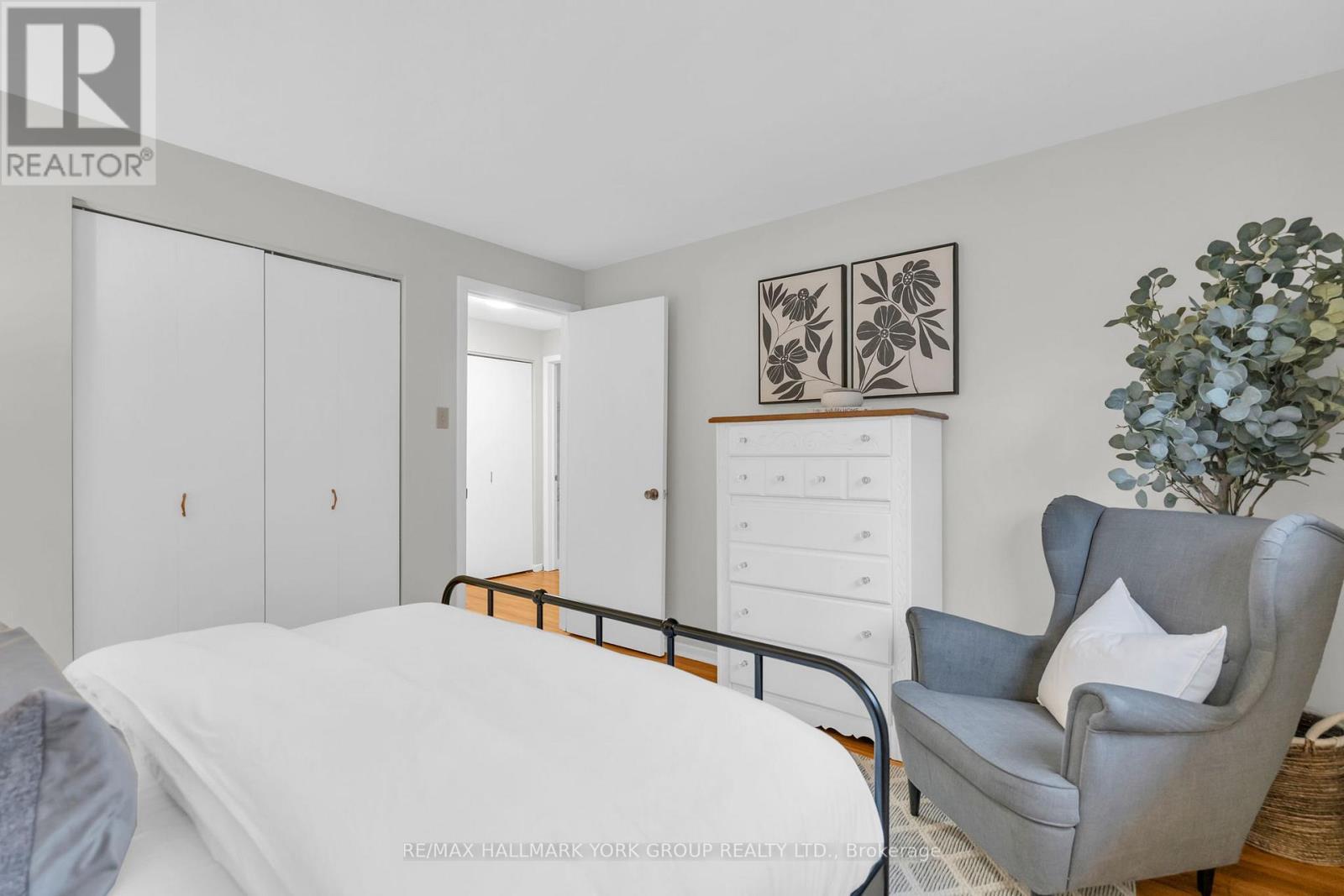 67 Devins Drive, Aurora, ON - Indoor Photo Showing Bedroom