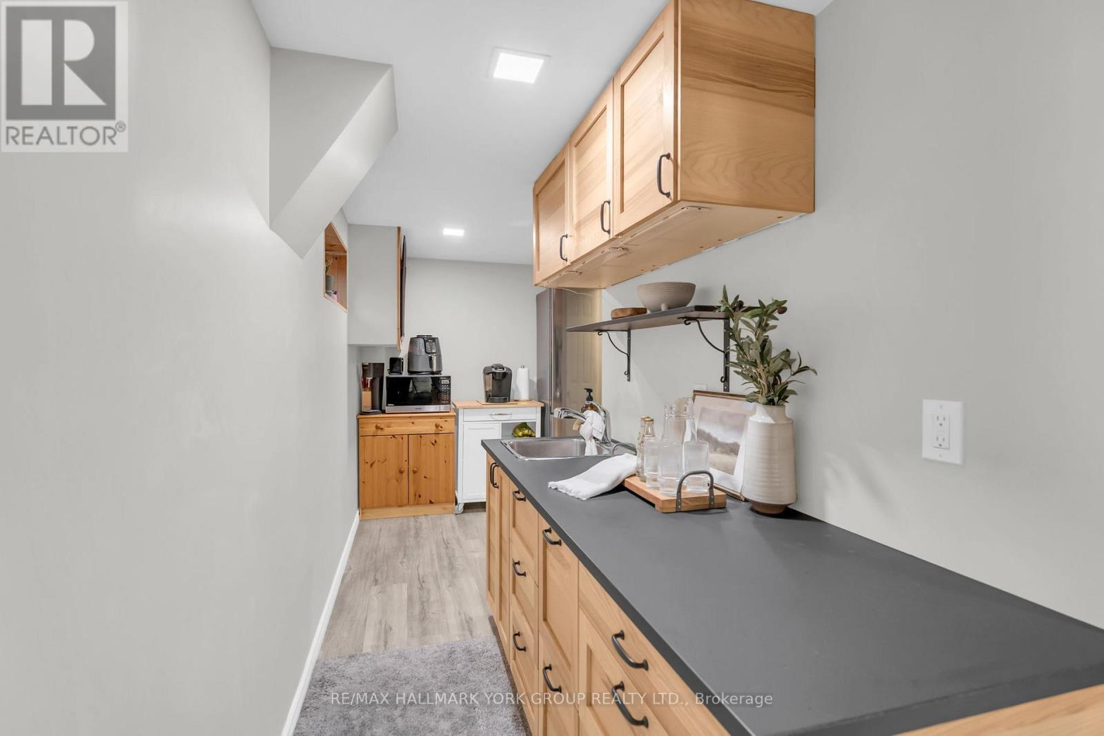 67 Devins Drive, Aurora, ON - Indoor Photo Showing Kitchen
