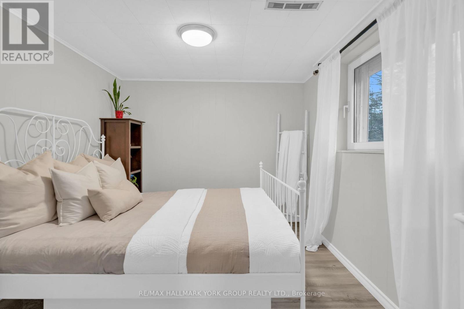 67 Devins Drive, Aurora, ON - Indoor Photo Showing Bedroom
