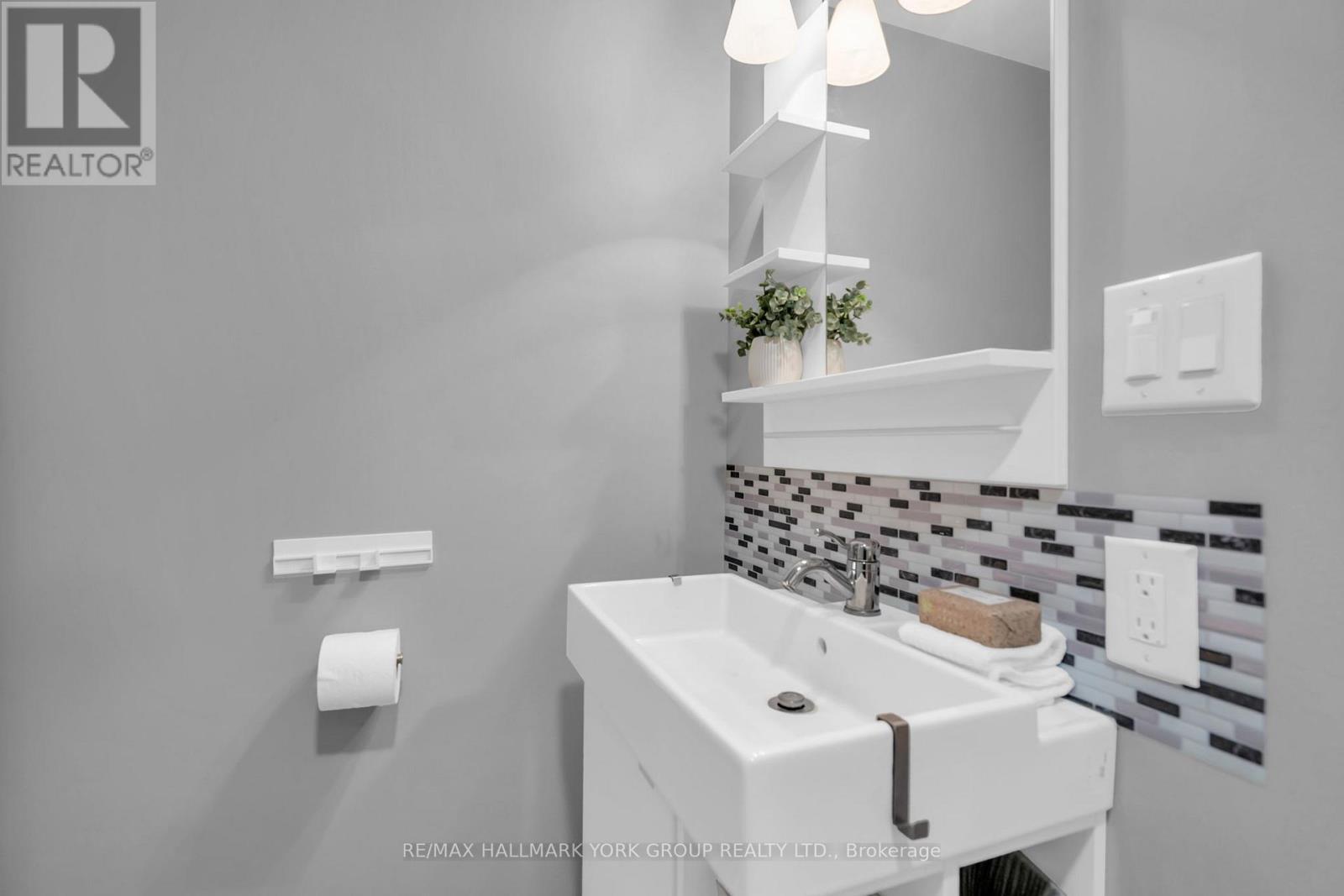 67 Devins Drive, Aurora, ON - Indoor Photo Showing Bathroom