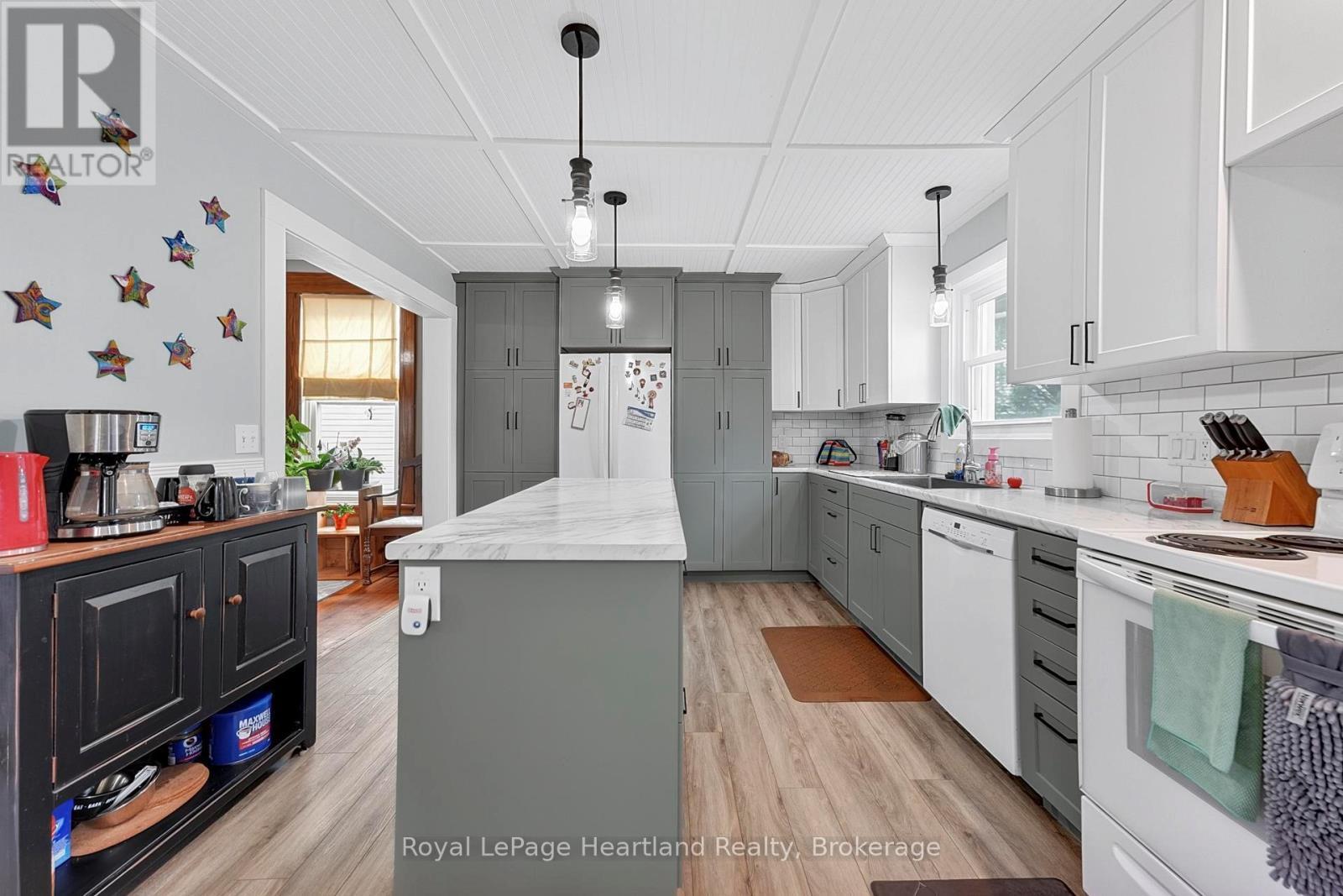 14 Elgin Avenue E, Goderich (Goderich (Town)), ON - Indoor Photo Showing Kitchen