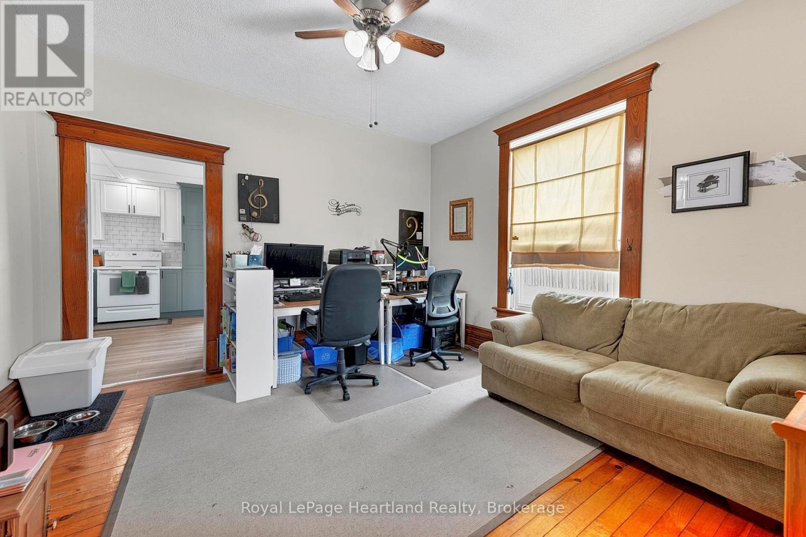 14 Elgin Avenue E, Goderich (Goderich (Town)), ON - Indoor Photo Showing Living Room