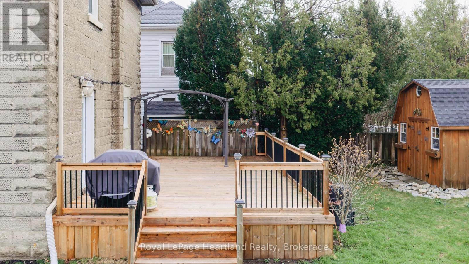 14 Elgin Avenue E, Goderich (Goderich (Town)), ON - Outdoor With Exterior