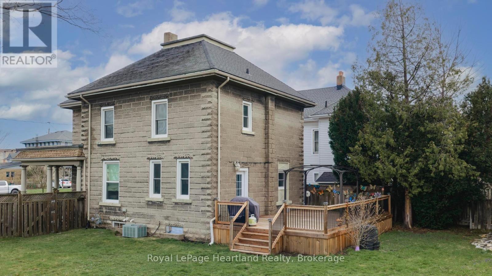 14 Elgin Avenue E, Goderich (Goderich (Town)), ON - Outdoor