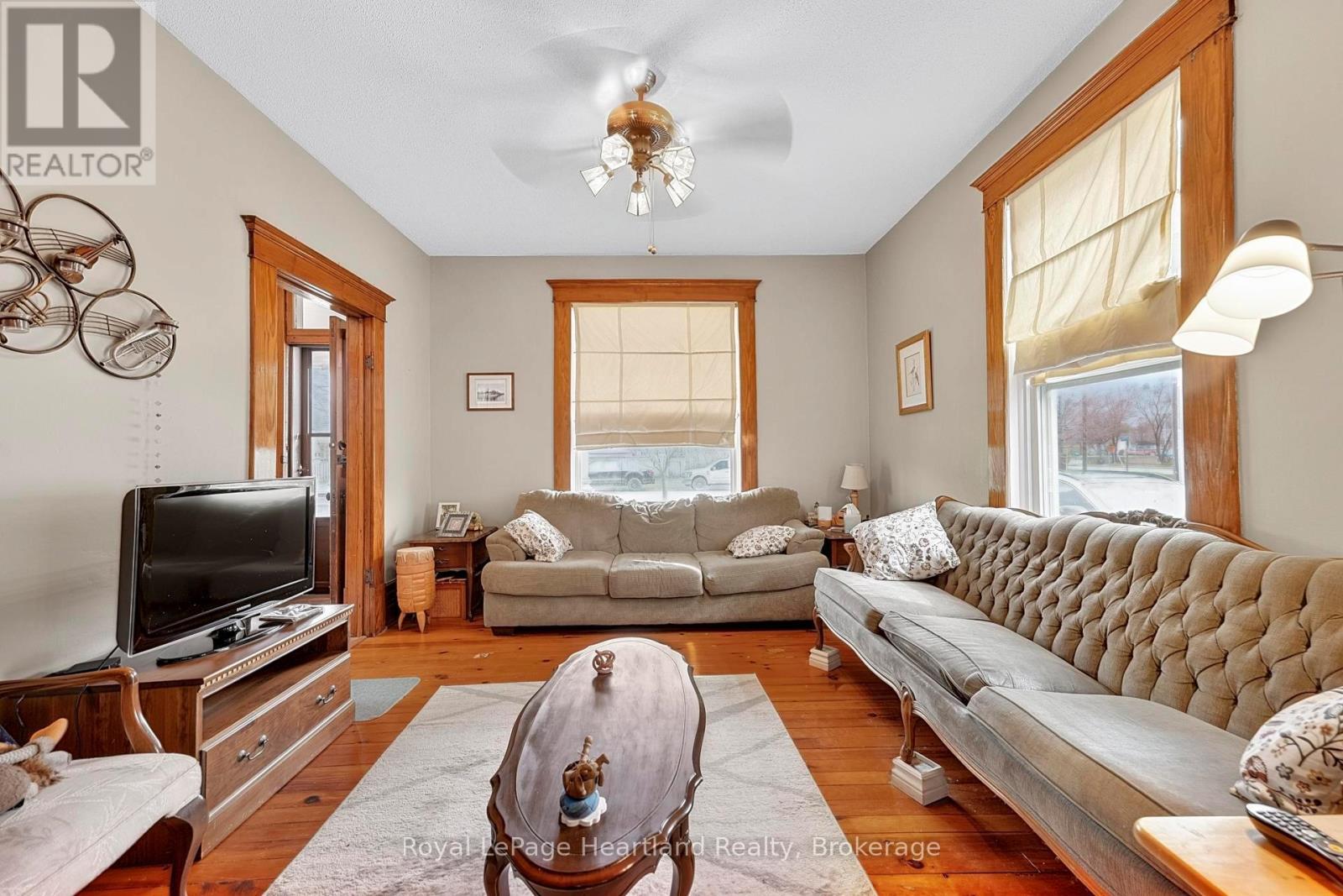 14 Elgin Avenue E, Goderich (Goderich (Town)), ON - Indoor Photo Showing Living Room