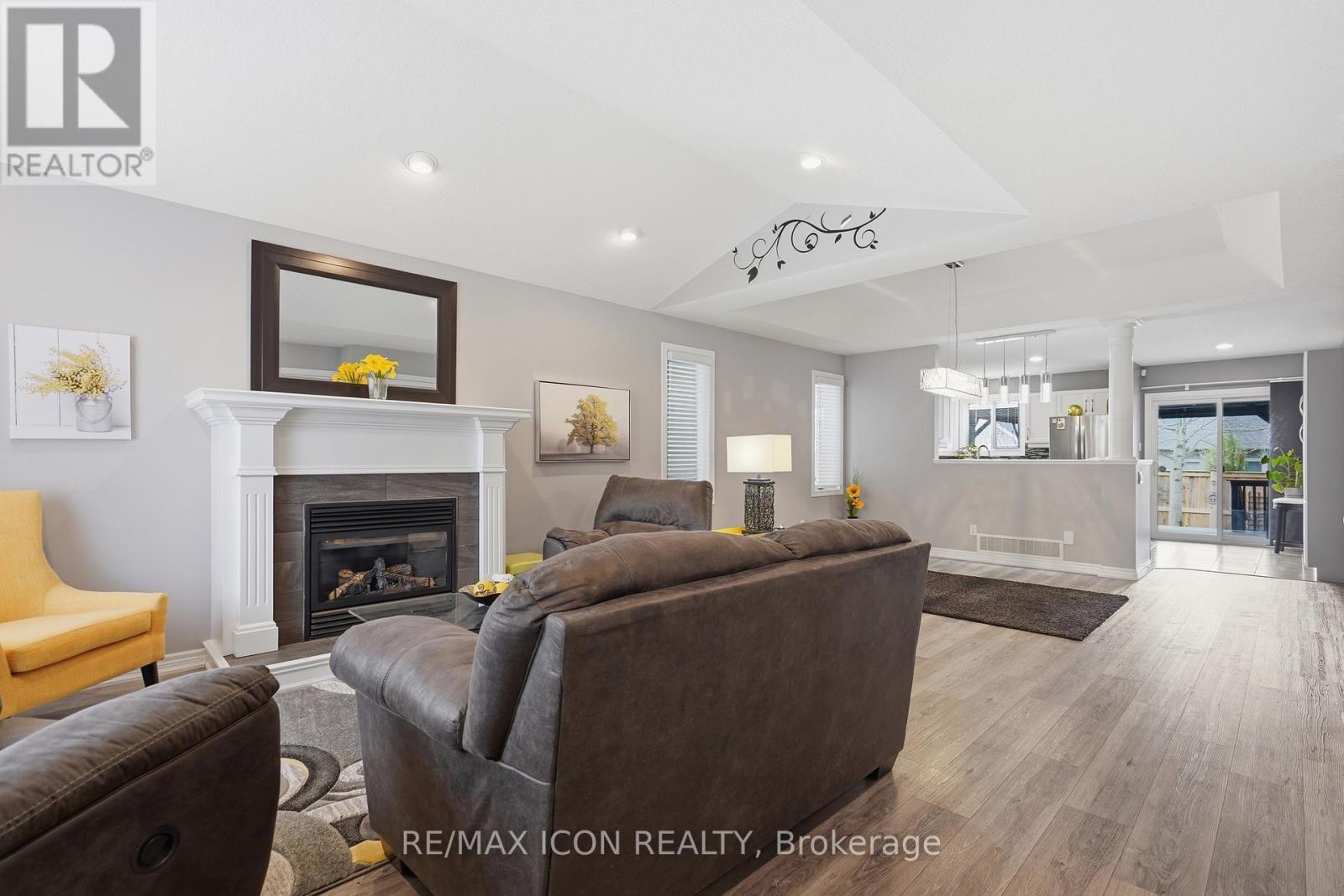 53 Augusta Crescent, St. Thomas, ON - Indoor Photo Showing Living Room With Fireplace