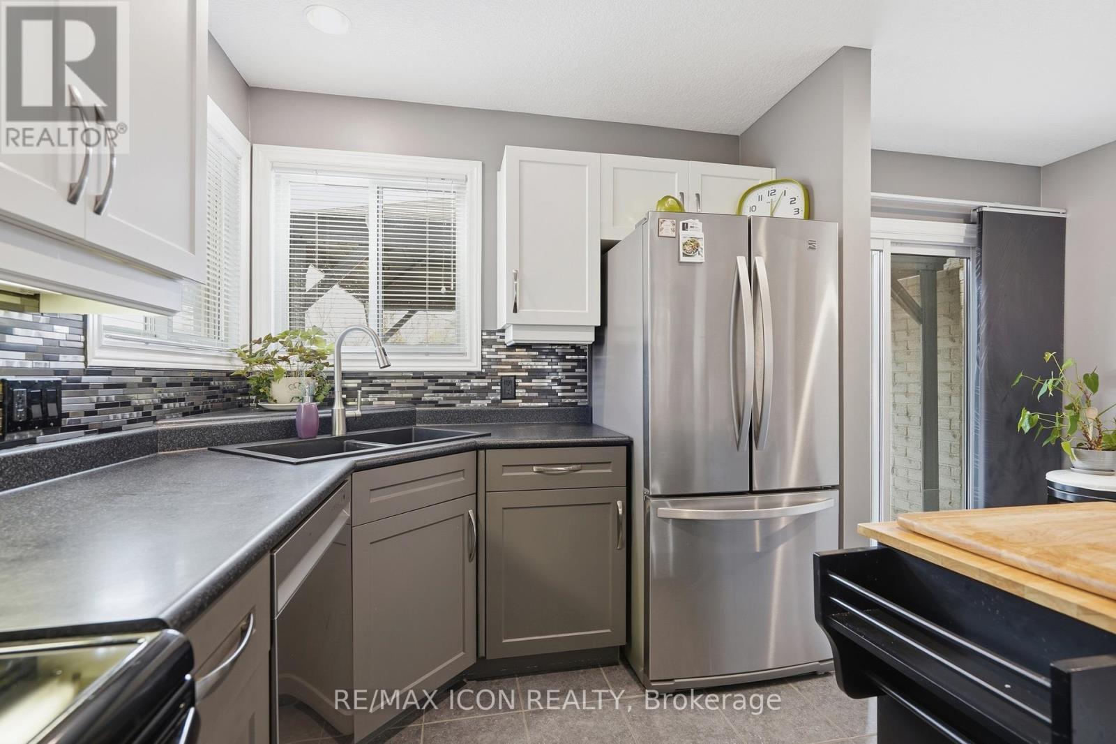53 Augusta Crescent, St. Thomas, ON - Indoor Photo Showing Kitchen With Double Sink