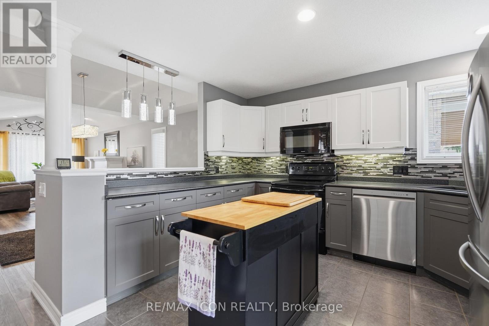 53 Augusta Crescent, St. Thomas, ON - Indoor Photo Showing Kitchen With Upgraded Kitchen