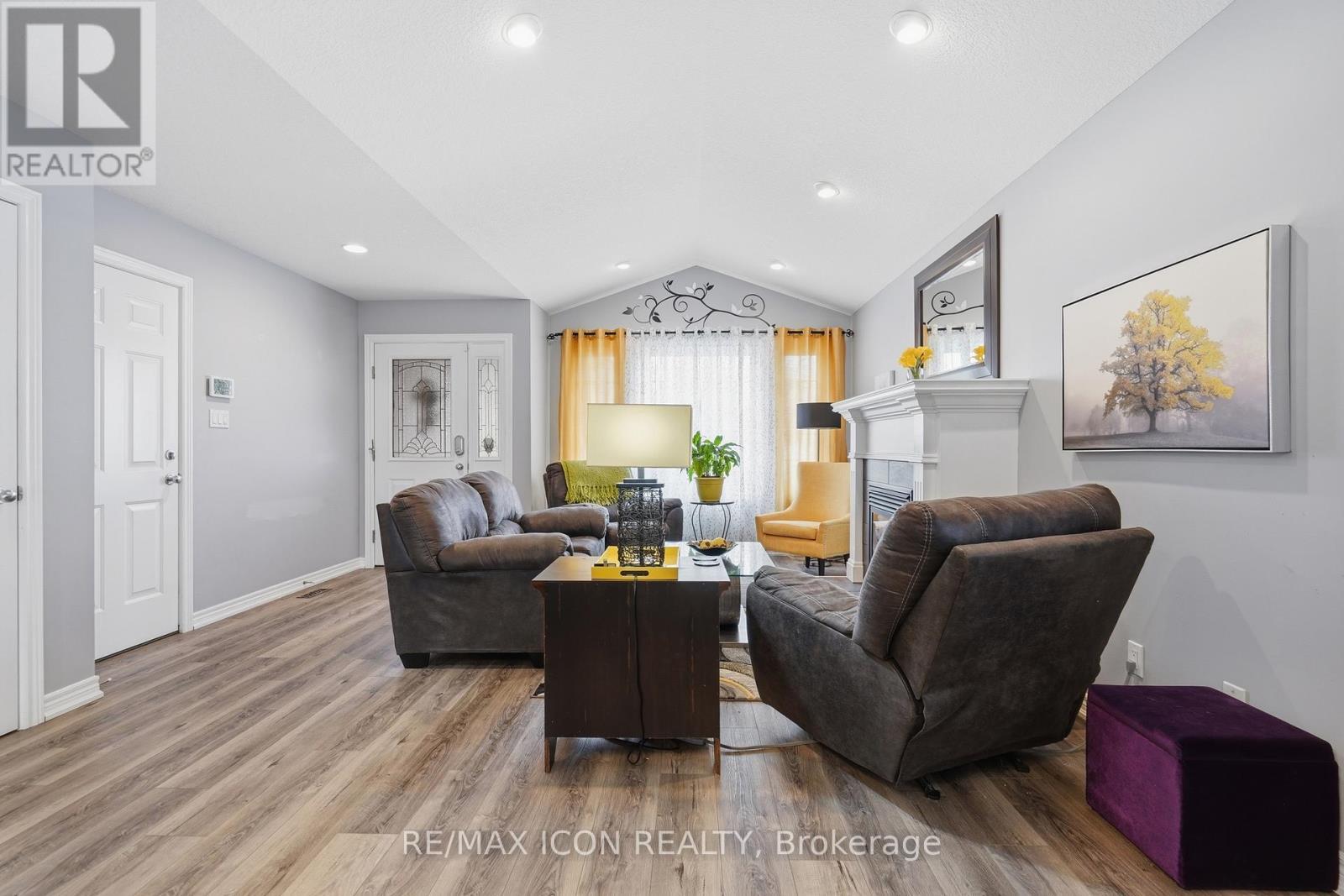 53 Augusta Crescent, St. Thomas, ON - Indoor Photo Showing Living Room