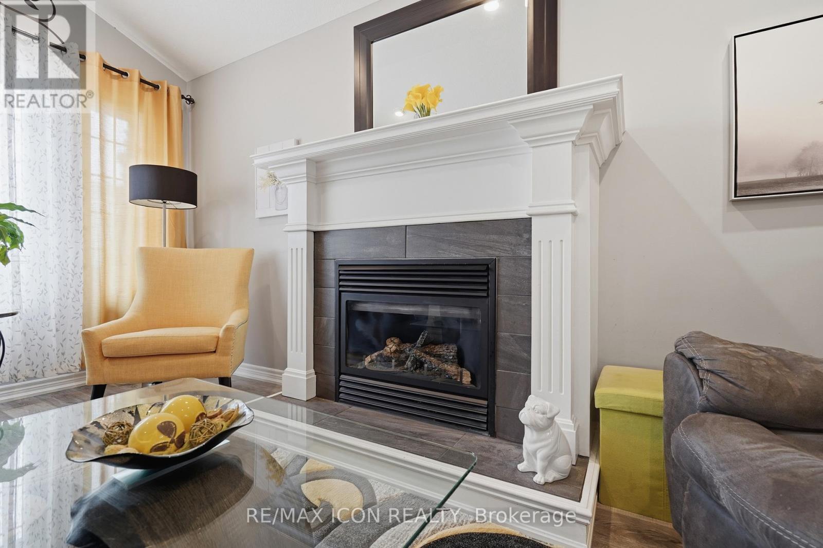 53 Augusta Crescent, St. Thomas, ON - Indoor Photo Showing Living Room With Fireplace