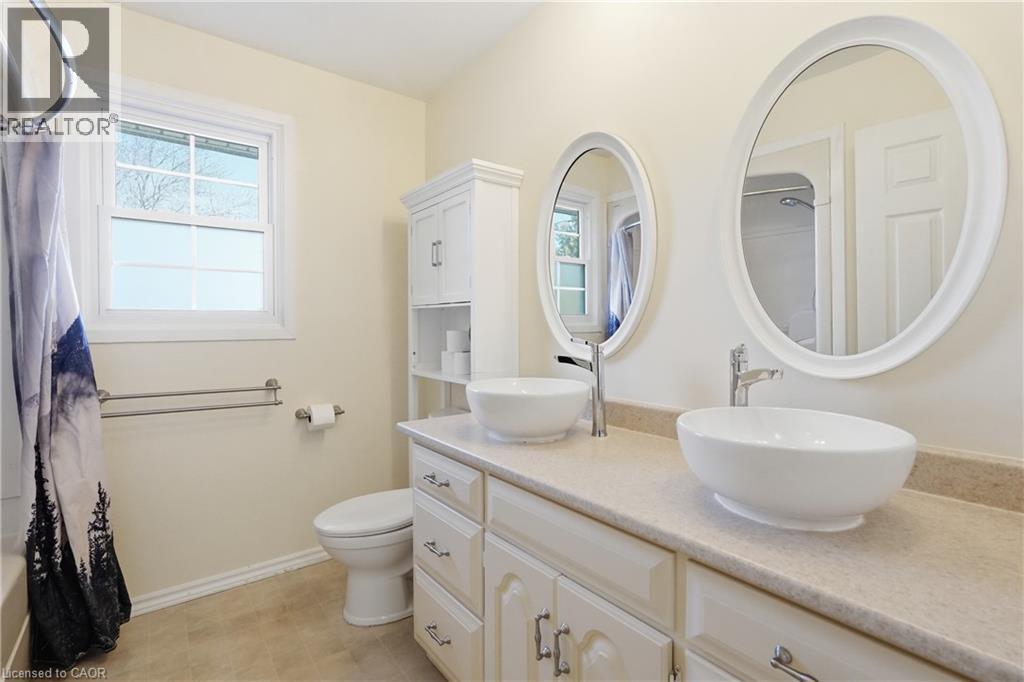 55 Berkley Crescent, Simcoe, ON - Indoor Photo Showing Bathroom