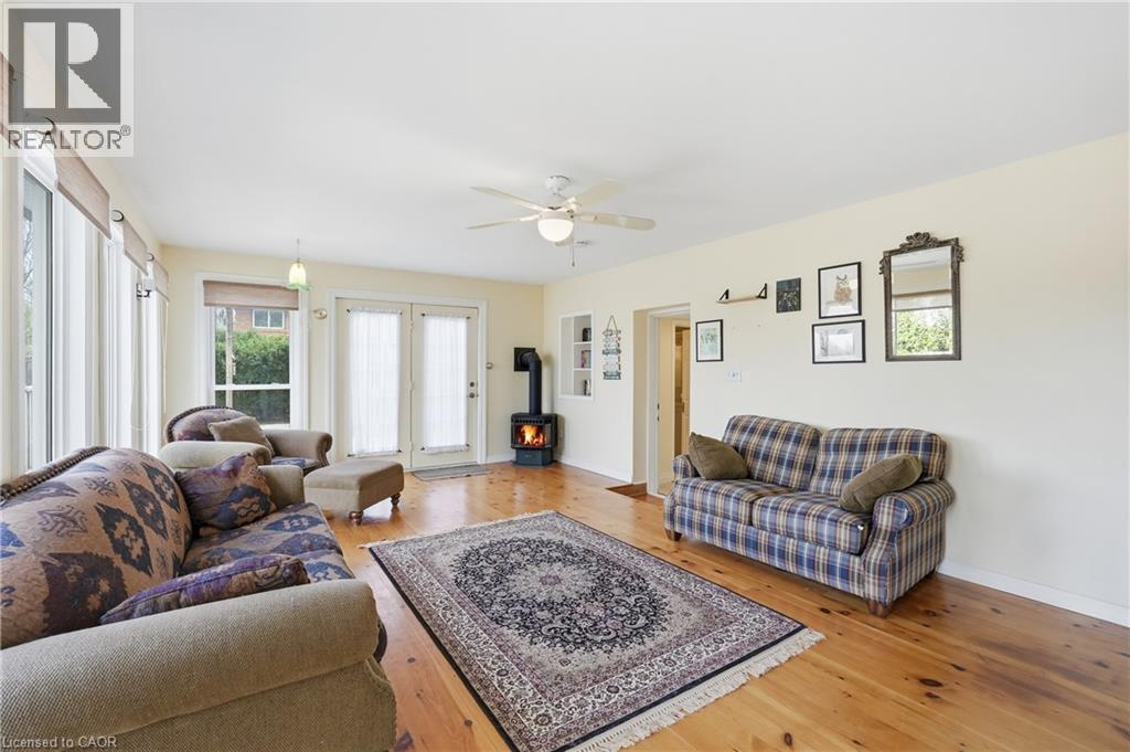 55 Berkley Crescent, Simcoe, ON - Indoor Photo Showing Living Room