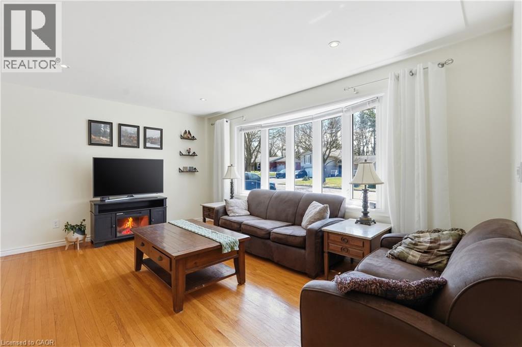 55 Berkley Crescent, Simcoe, ON - Indoor Photo Showing Living Room