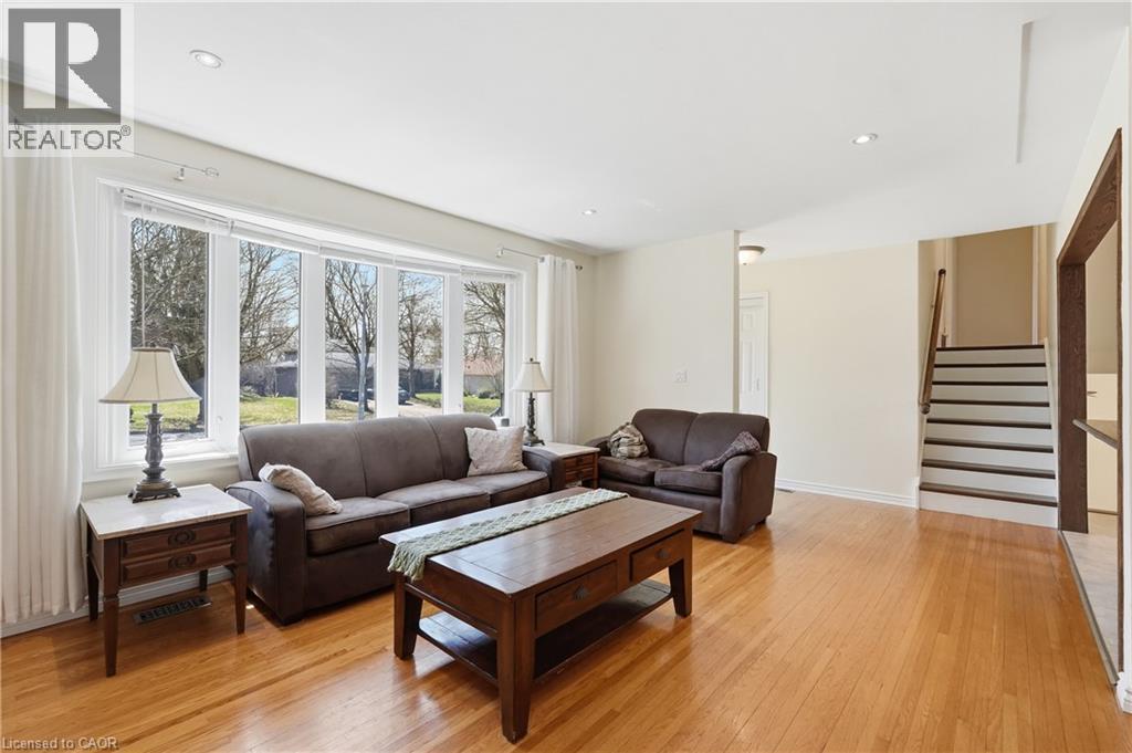55 Berkley Crescent, Simcoe, ON - Indoor Photo Showing Living Room