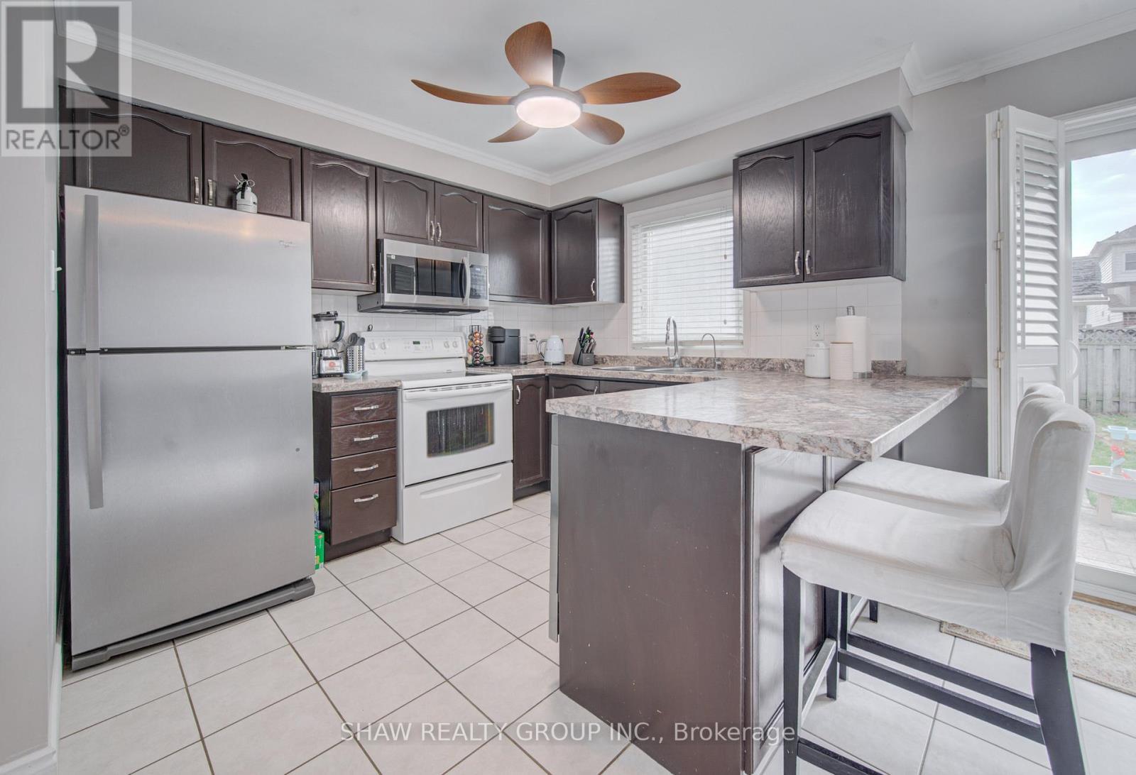 334 Christopher Drive, Cambridge, ON - Indoor Photo Showing Kitchen