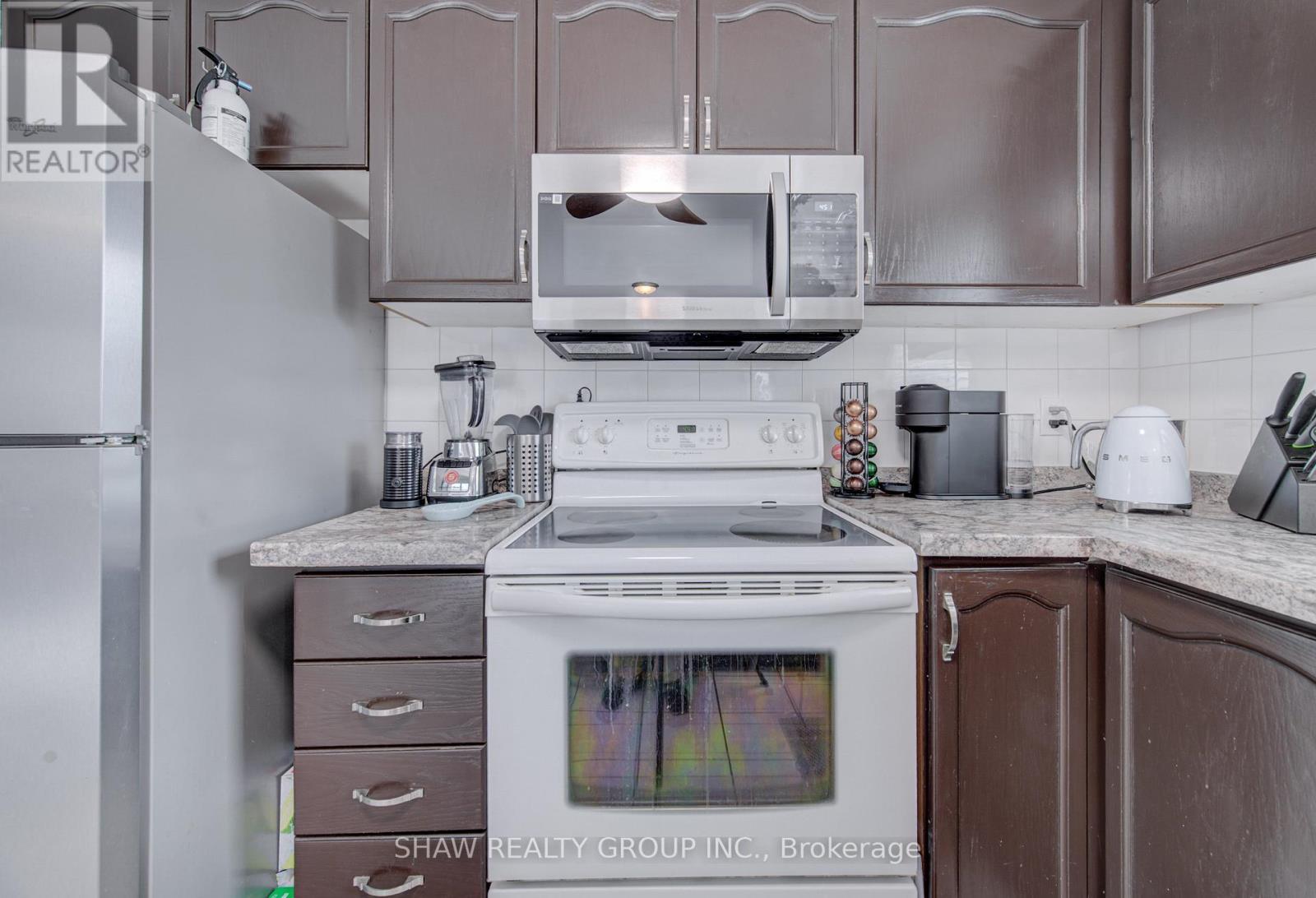 334 Christopher Drive, Cambridge, ON - Indoor Photo Showing Kitchen