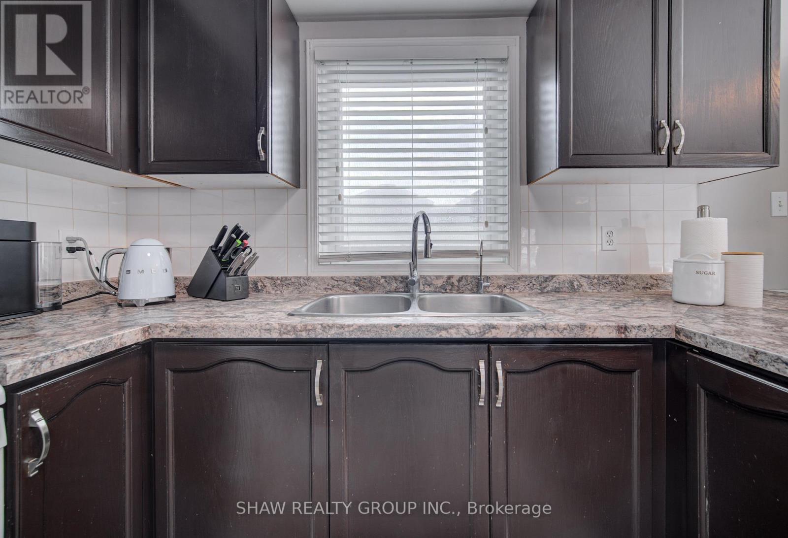 334 Christopher Drive, Cambridge, ON - Indoor Photo Showing Kitchen With Double Sink