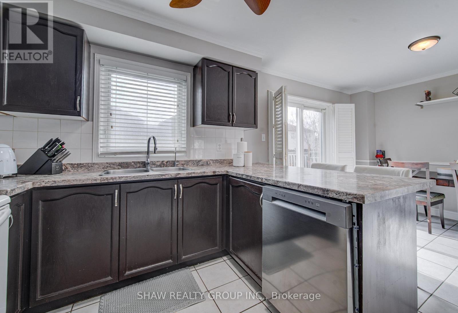 334 Christopher Drive, Cambridge, ON - Indoor Photo Showing Kitchen With Double Sink