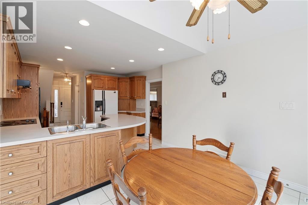 36 Buckingham Drive, Hamilton, ON - Indoor Photo Showing Dining Room
