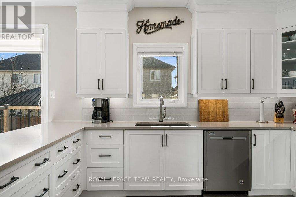 8 Thunderbird Crescent, Ottawa, ON - Indoor Photo Showing Kitchen