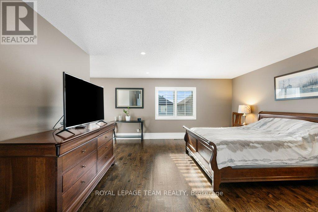 8 Thunderbird Crescent, Ottawa, ON - Indoor Photo Showing Bedroom
