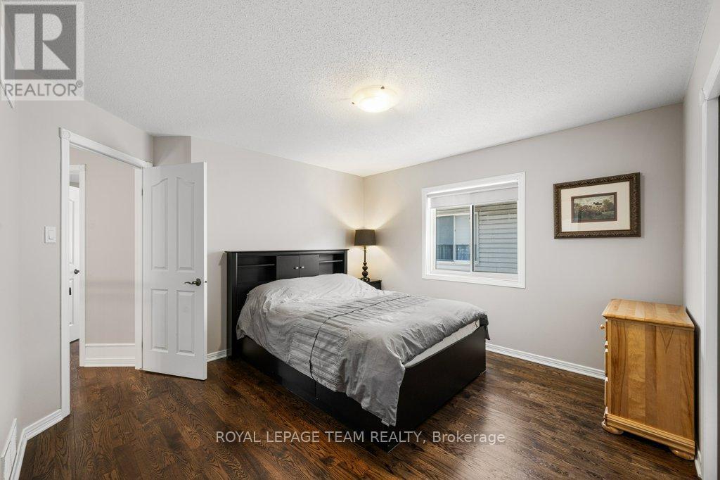 8 Thunderbird Crescent, Ottawa, ON - Indoor Photo Showing Bedroom