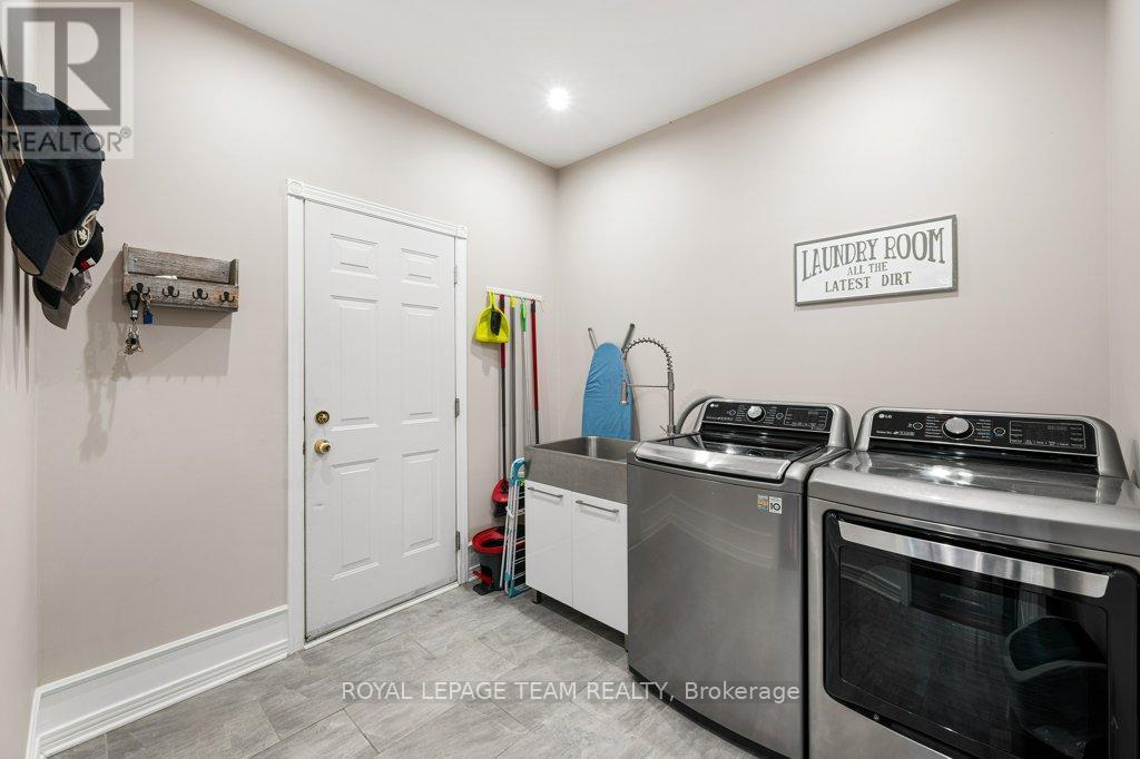 8 Thunderbird Crescent, Ottawa, ON - Indoor Photo Showing Laundry Room