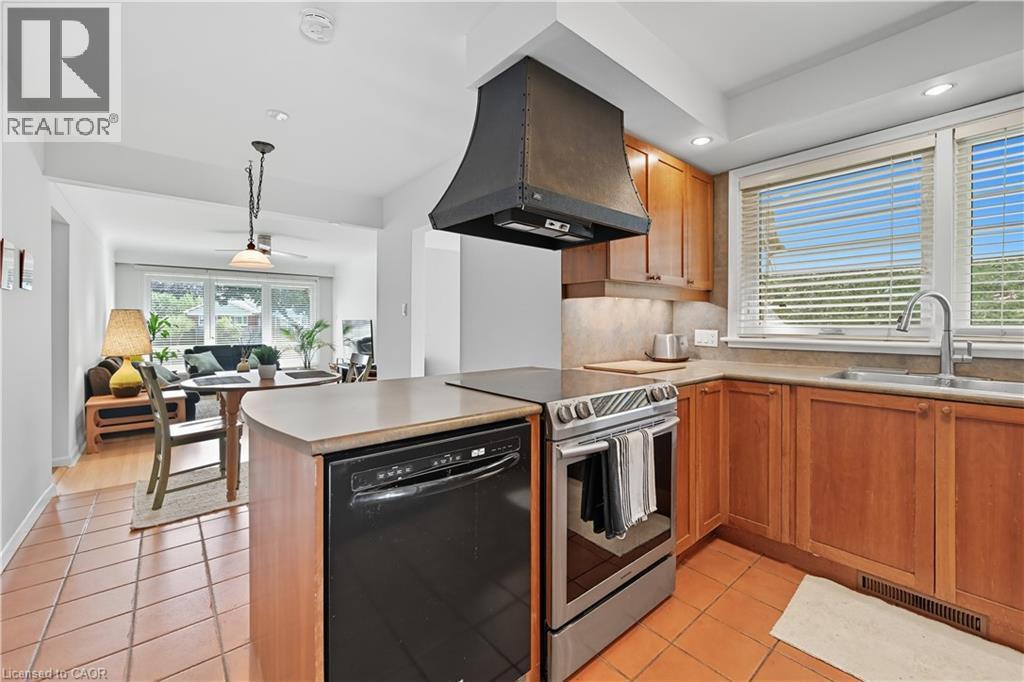 23 Percy Court, Hamilton, ON - Indoor Photo Showing Kitchen