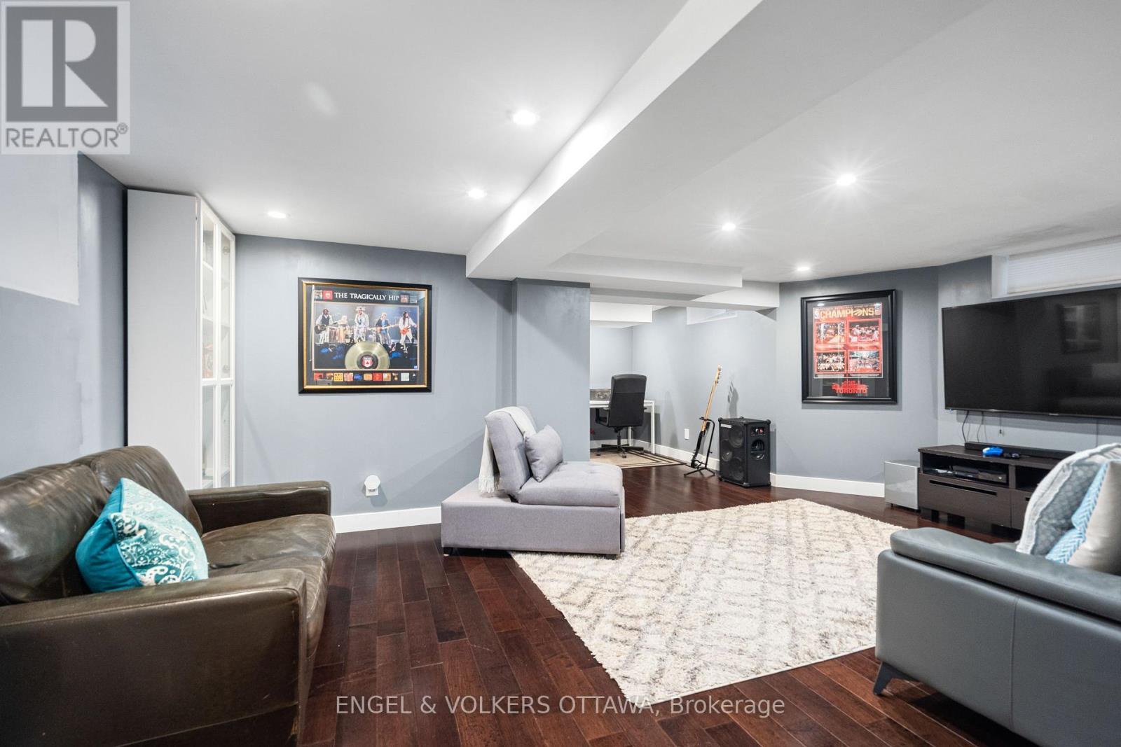 553 Gilmour Street, Ottawa, ON - Indoor