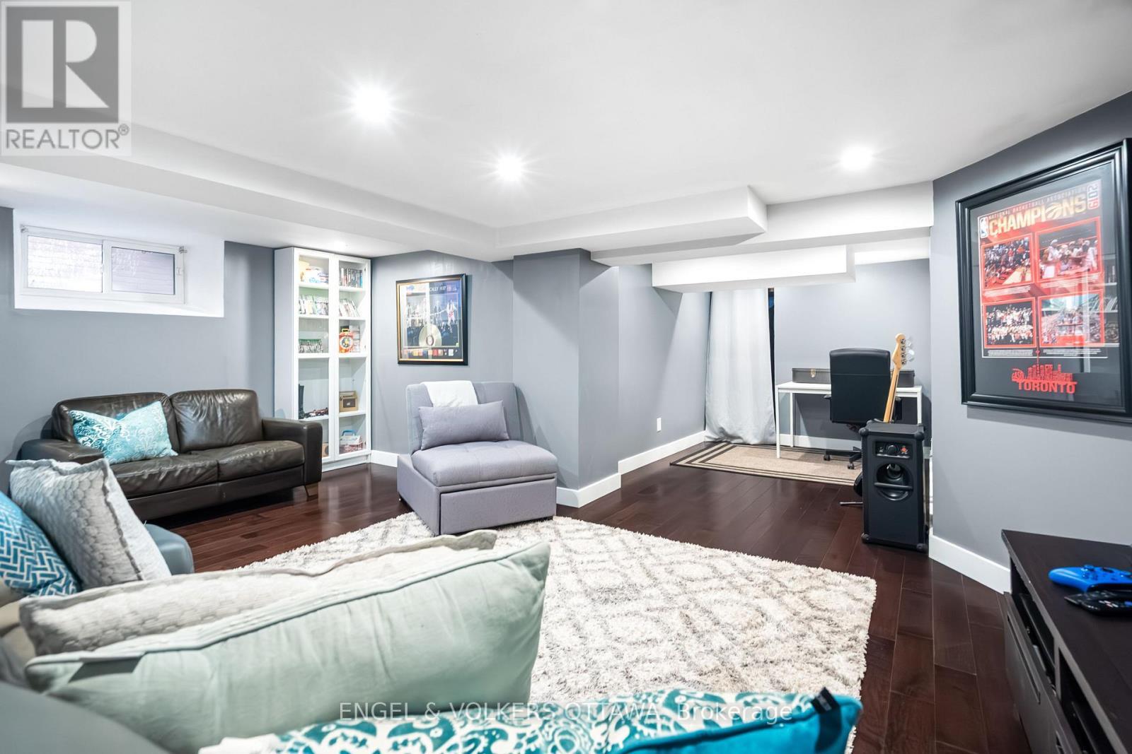 553 Gilmour Street, Ottawa, ON - Indoor Photo Showing Living Room
