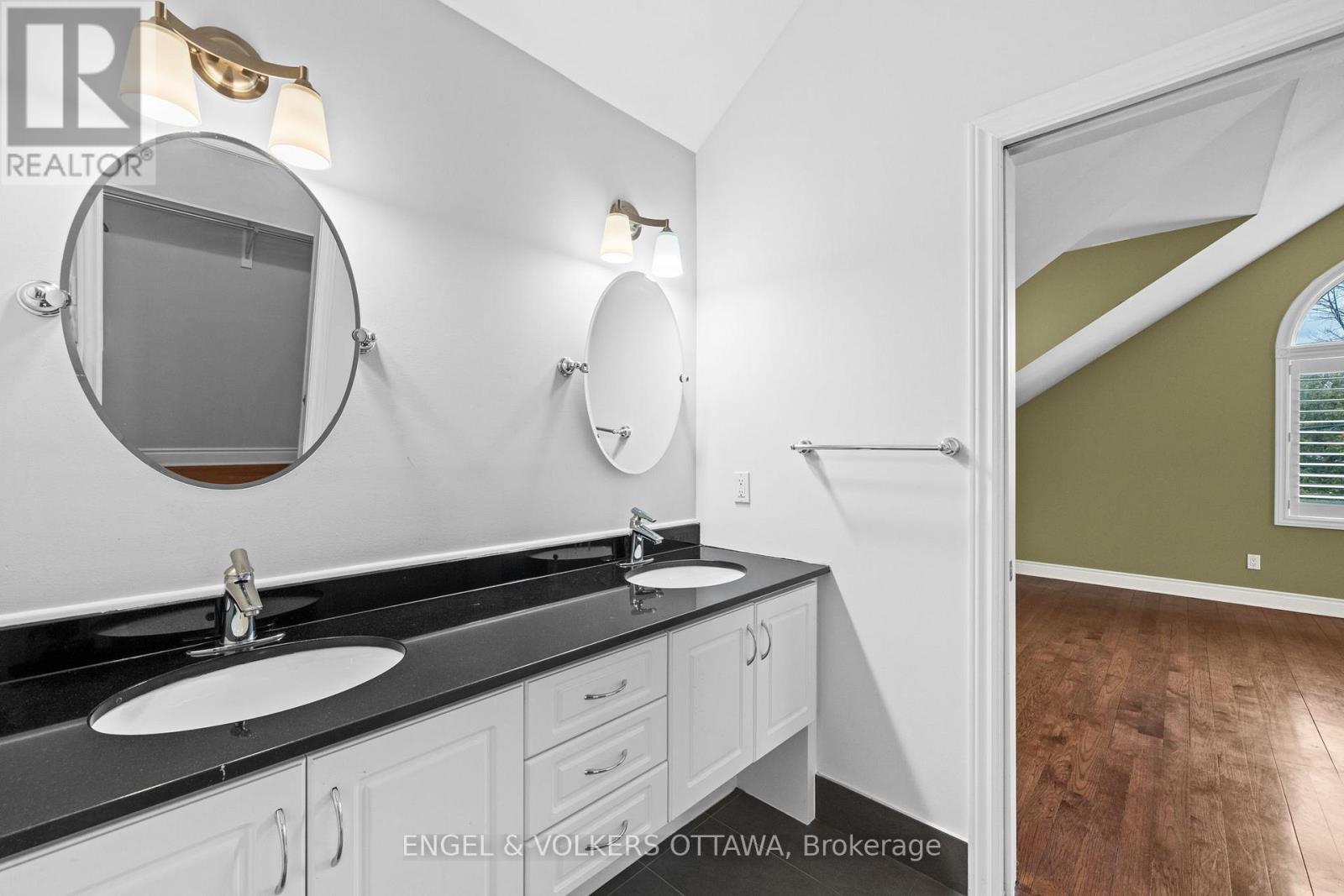 249 Atlantis Avenue, Ottawa, ON - Indoor Photo Showing Bathroom
