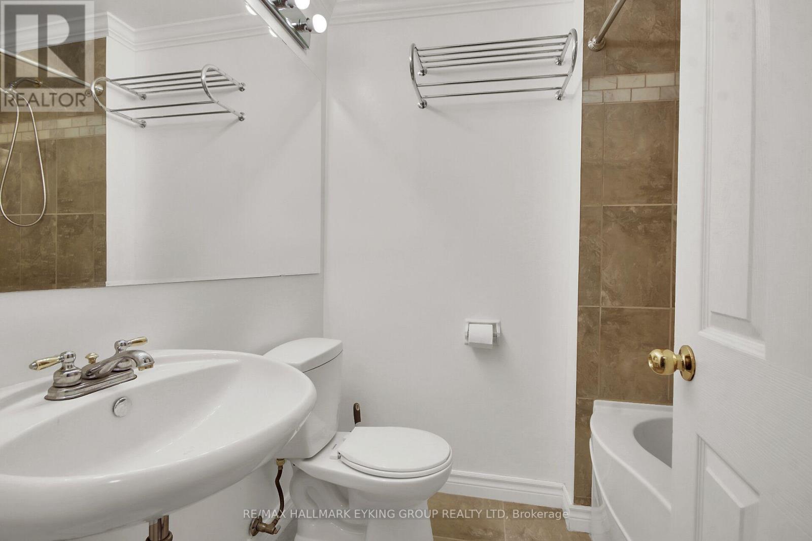 2018 Olympia Crescent, Ottawa, ON - Indoor Photo Showing Bathroom